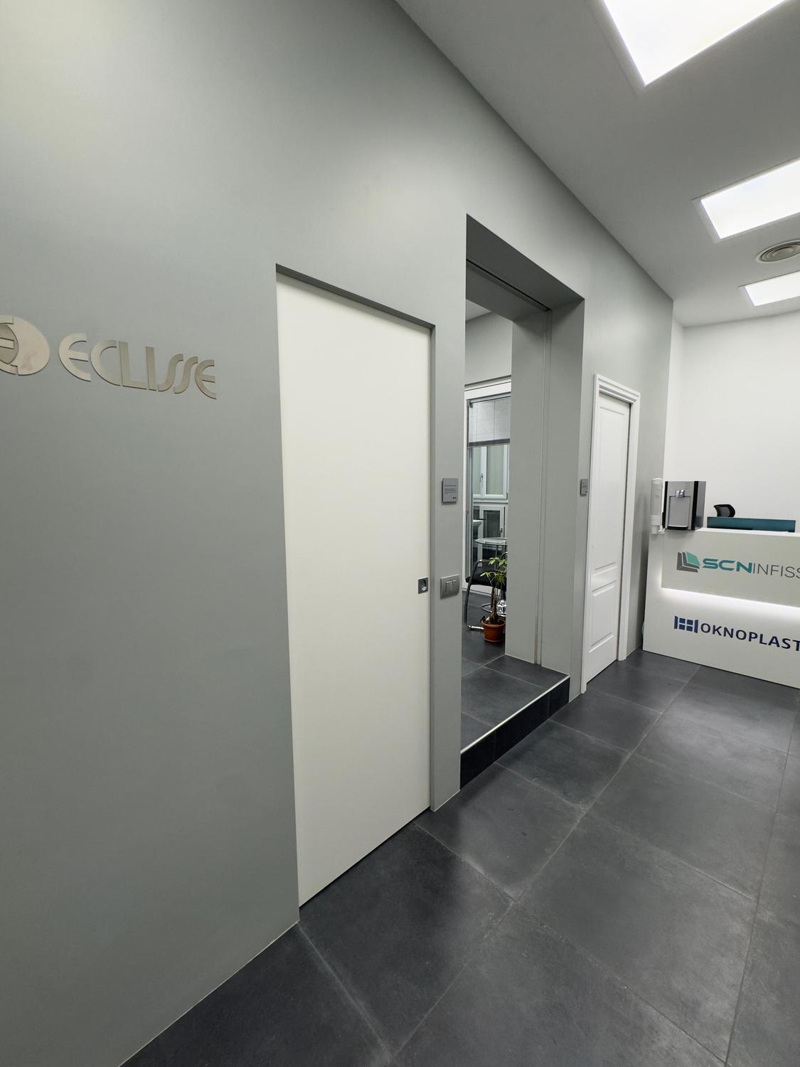 Azienda in vendita: Vendesi attività - showroom di infissi zona San Giovanni a Italia - Materiali Edili e Showroom - Immagine principale