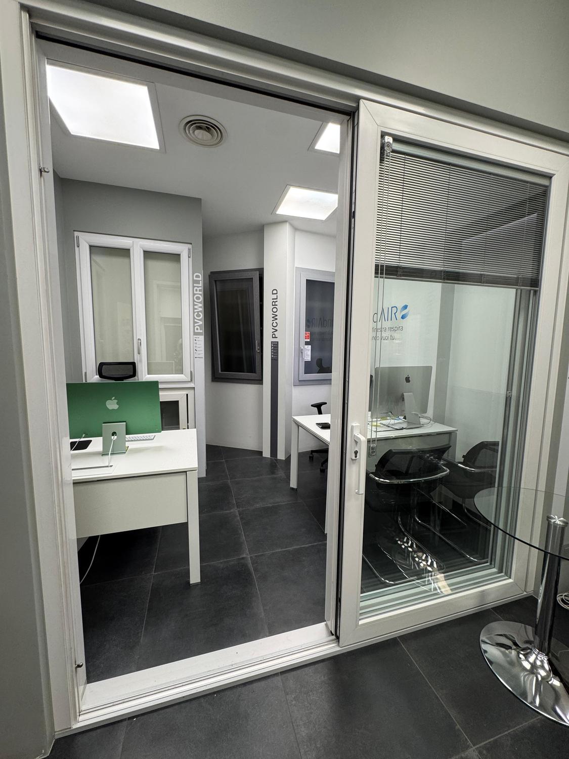 Azienda in vendita: Vendesi attività - showroom di infissi zona San Giovanni a Italia - Materiali Edili e Showroom - Immagine foto 3