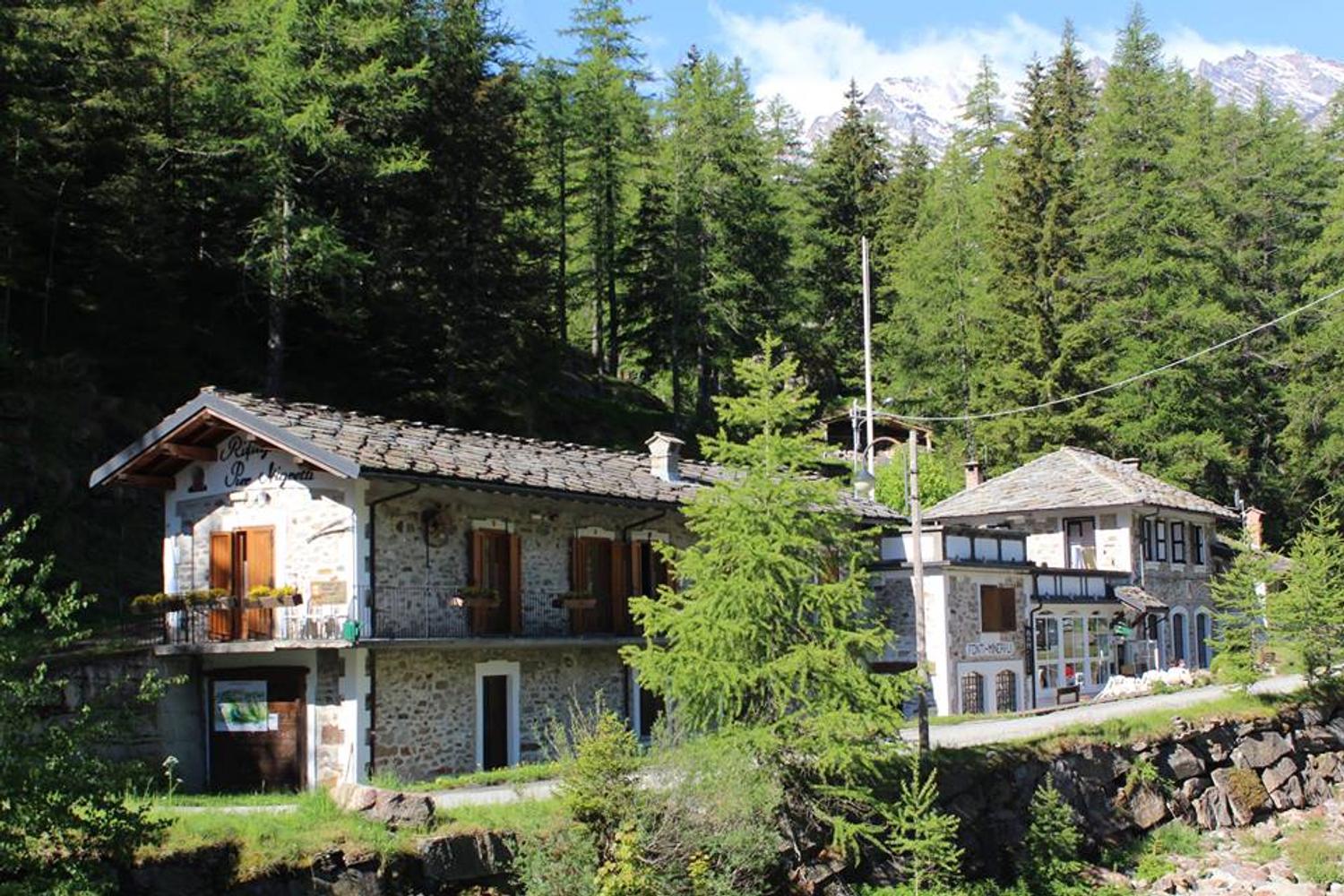 Azienda in vendita: Rifugio/Pizzeria Le Fonti Minerali nel Parco del Gran Paradiso a Italia - Pizzerie - Immagine principale