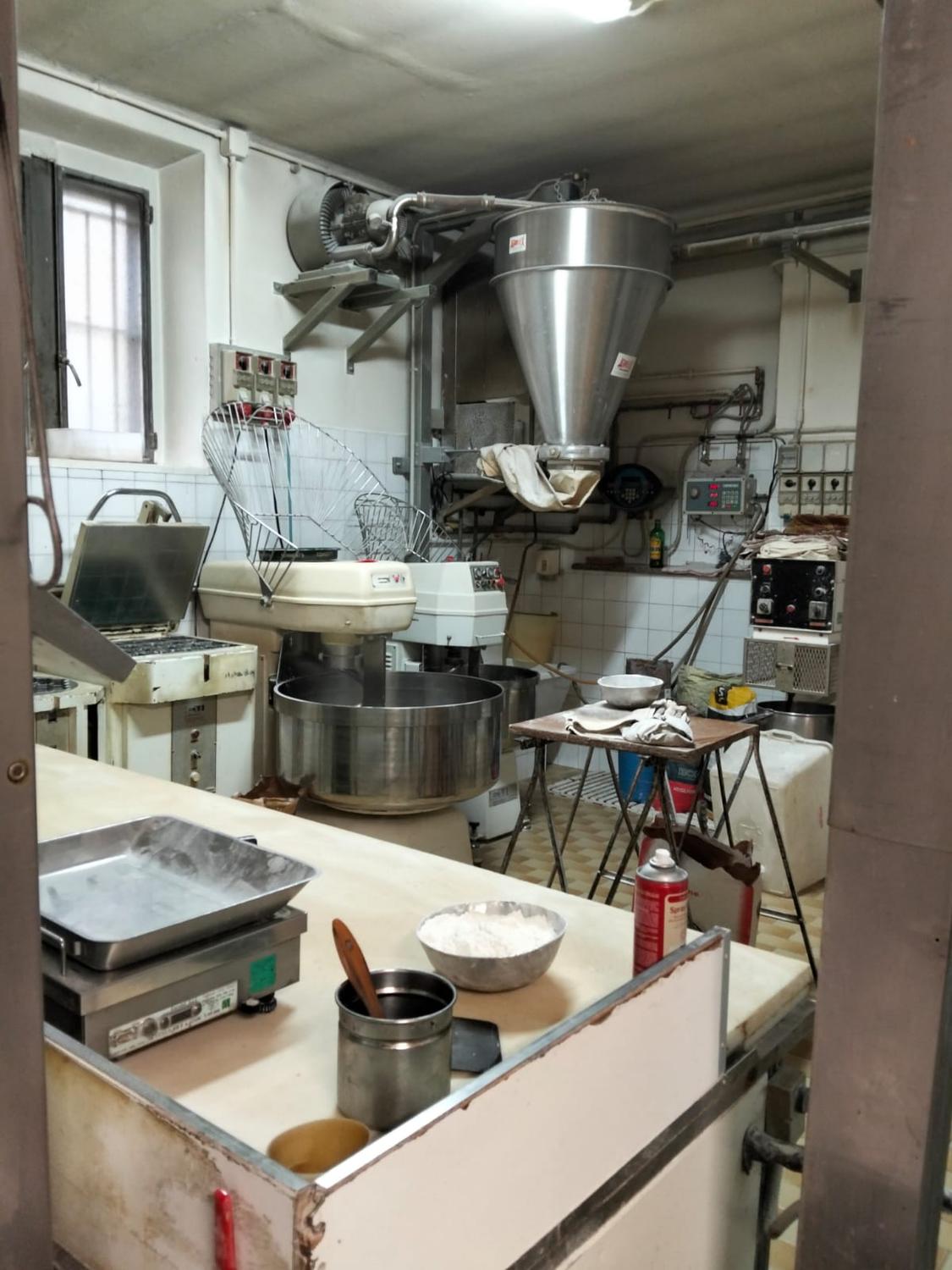 Azienda in vendita: Attività di panificazione a due passi dal centro di Gallarate.  a Italia - Panetterie - Immagine foto 2