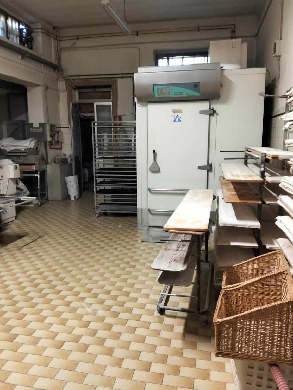 Azienda in vendita: Attività di panificazione a due passi dal centro di Gallarate.  a Italia - Panetterie - Immagine foto 3
