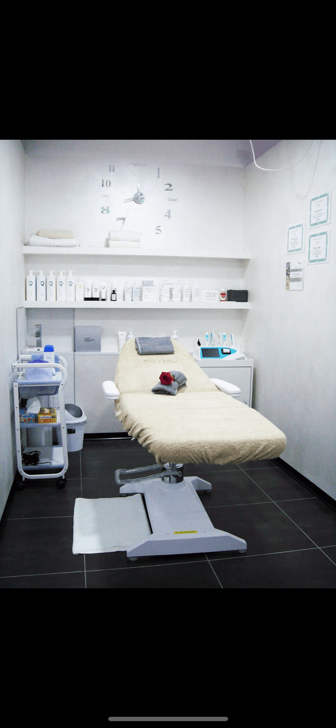 Azienda in vendita: Attività di estetista nel centro storico di Cherasco a Italia - Centri Estetici - Immagine foto 2