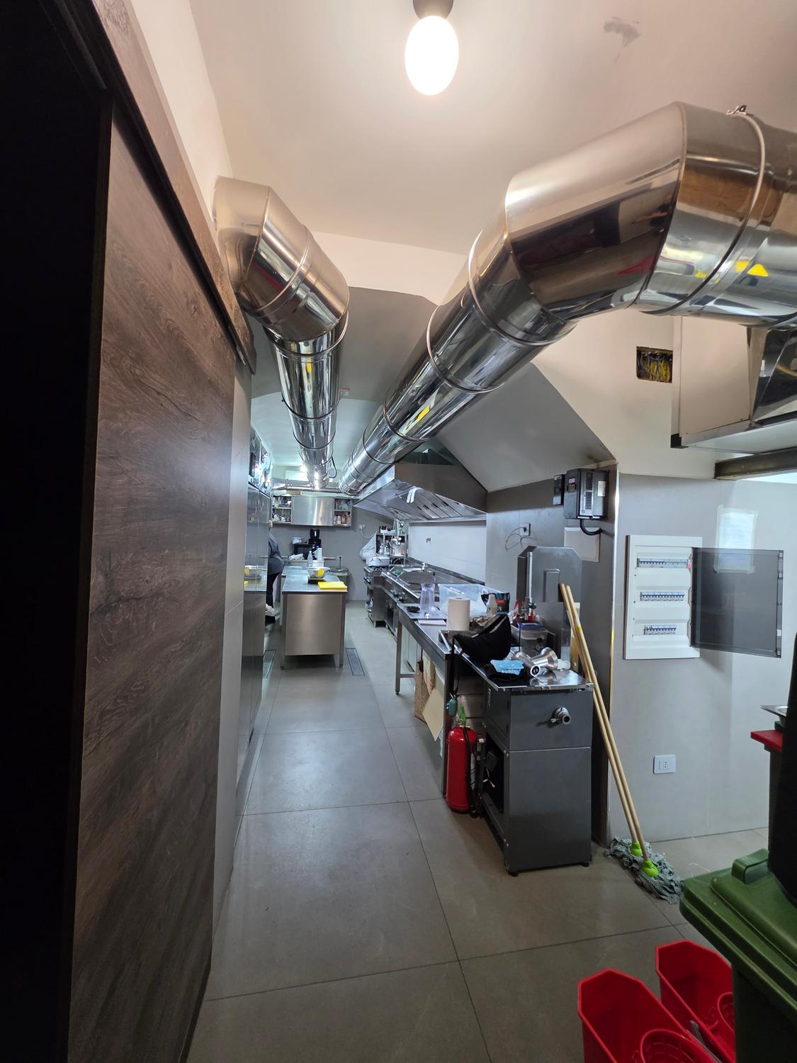 Azienda in vendita: Cedo attività di ristorazione porto principale isola di Procida a Italia - Ristoranti - Immagine principale