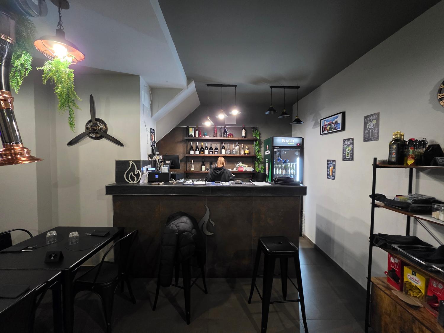 Azienda in vendita: Cedo attività di ristorazione porto principale isola di Procida a Italia - Ristoranti - Immagine foto 3