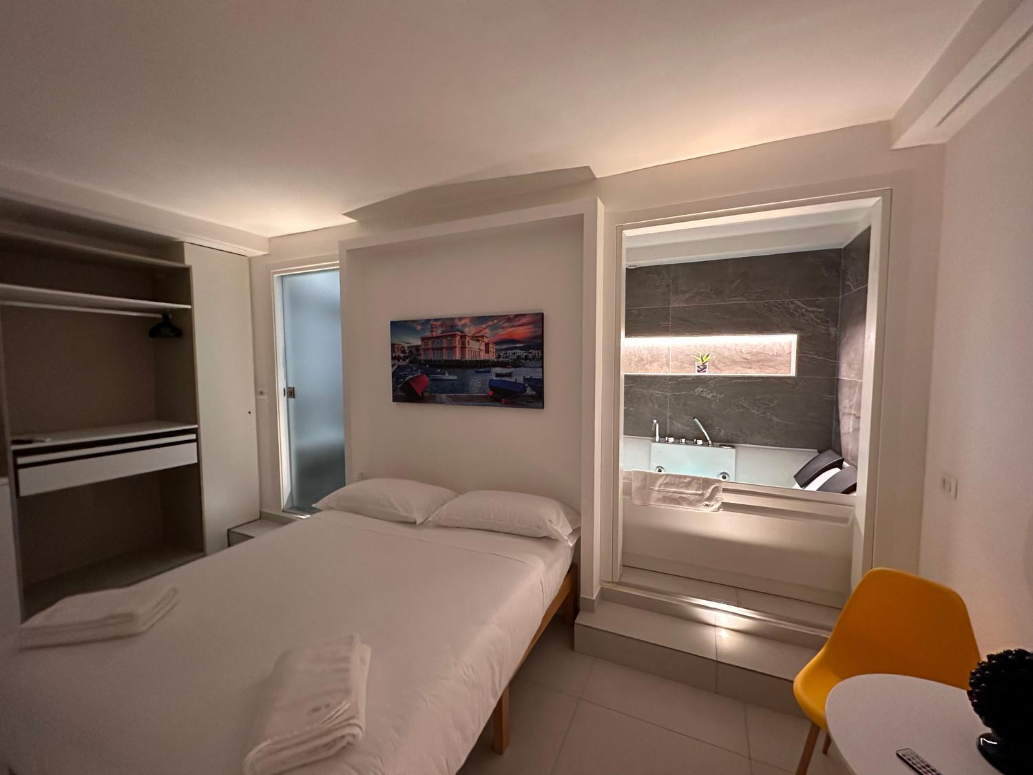 Azienda in vendita: Appartamento adibito a locazione turistica con 2 accesi autonomi a Italia - Affittacamere - Immagine foto 3