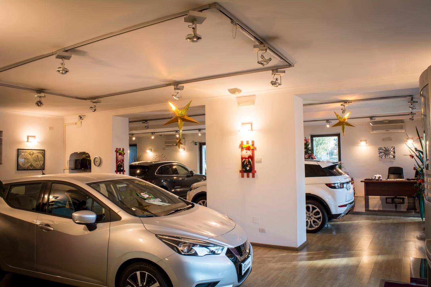 Azienda in vendita: CEDESI ATTIVITA DI VENDITA AUTOMOBILI BEN AVVIATA a Italia - Automotive - Immagine principale