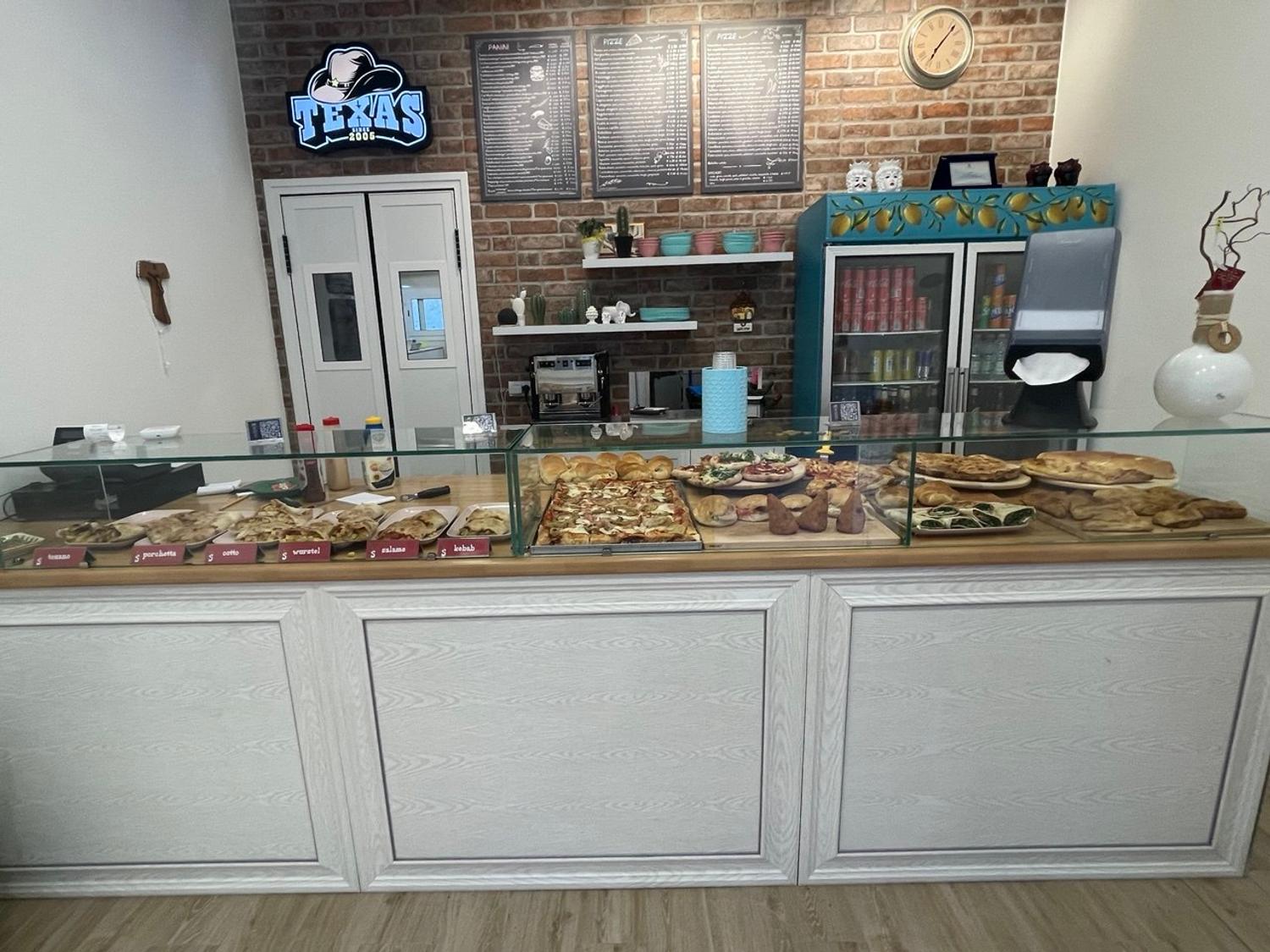 Azienda in vendita: Storica Pizzeria (20+ Anni) con Clientela Fissa Pronta a Lavorare a Italia - Pizzerie - Immagine foto 2