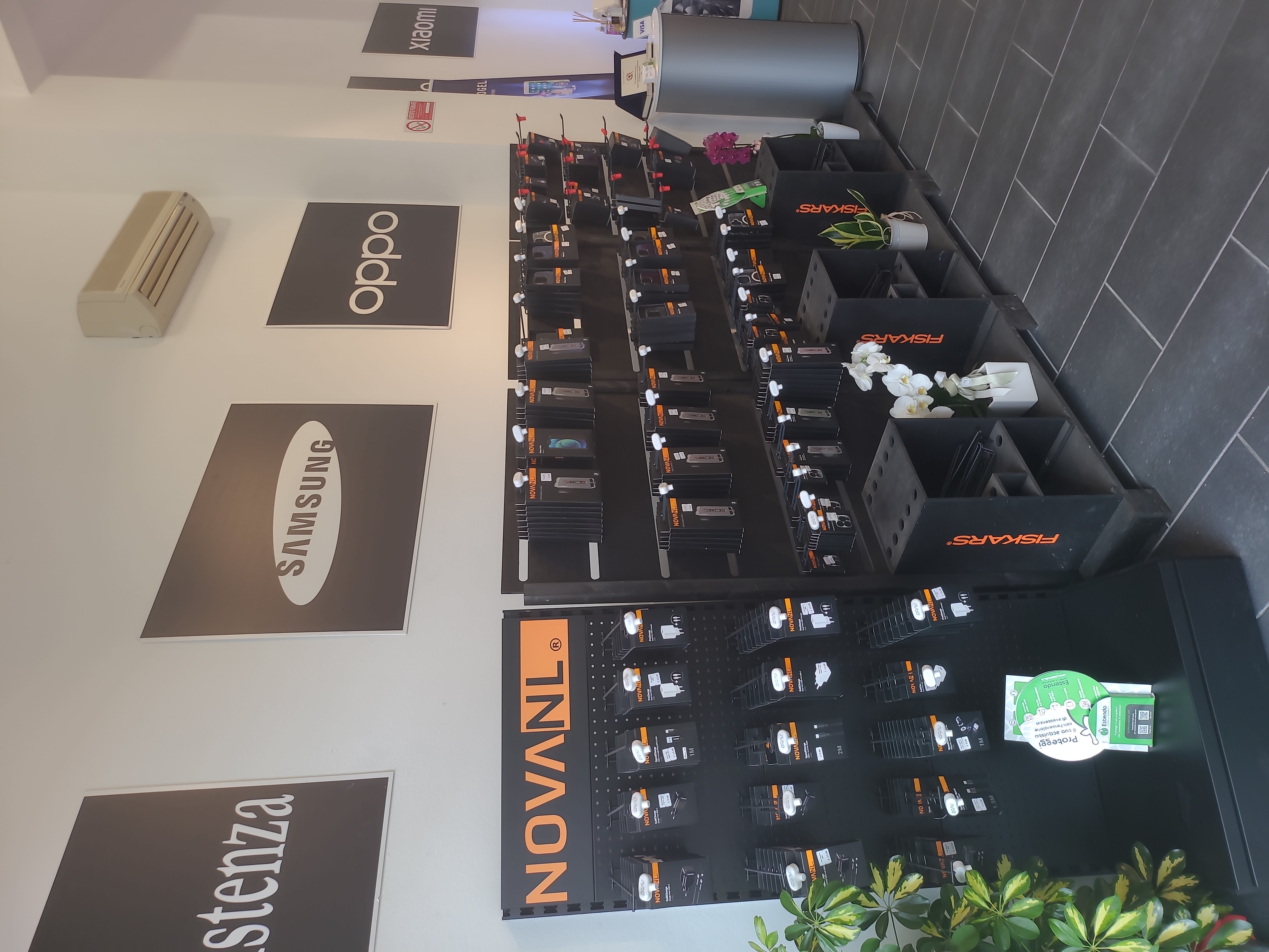 Azienda in vendita: Negozio di Riparazione e vendita Smartphone, Tablet, Notebook/PC a Italia - Servizi informatici e tecnologia - Immagine foto 2