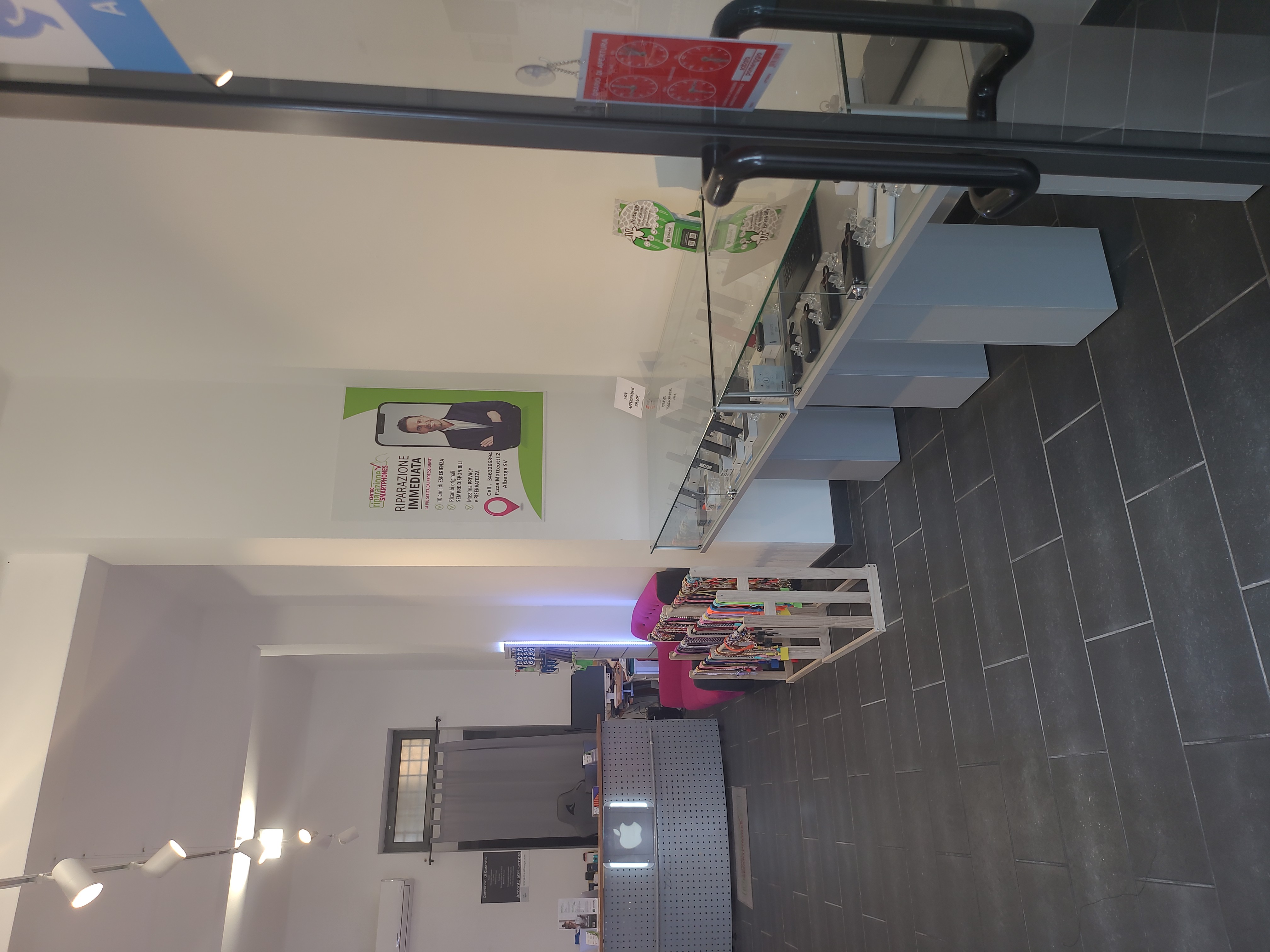 Azienda in vendita: Negozio di Riparazione e vendita Smartphone, Tablet, Notebook/PC a Italia - Servizi informatici e tecnologia - Immagine foto 3