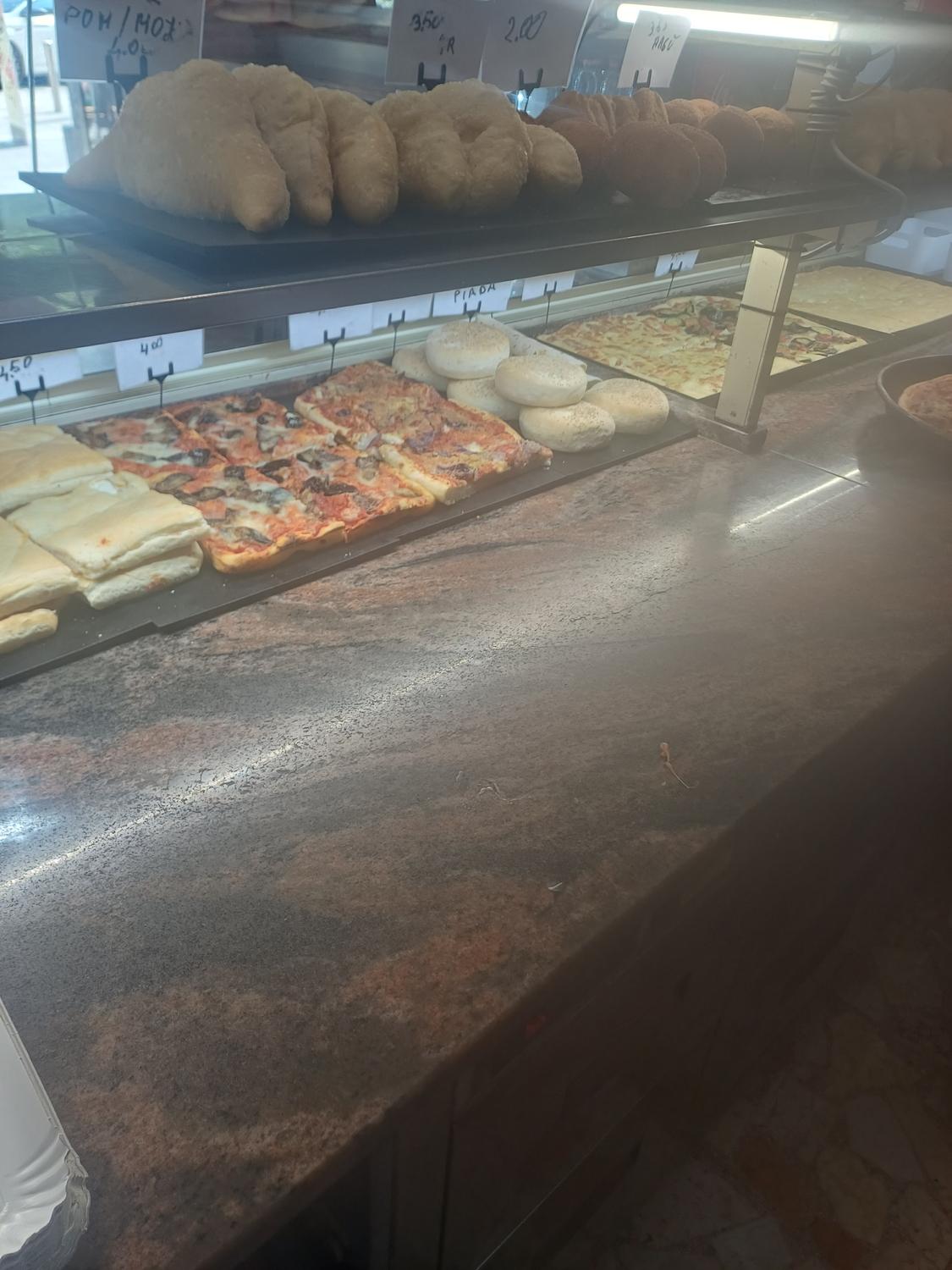 Azienda in vendita: Pizzeria focacceria da asporto a Italia - Pizzerie - Immagine principale