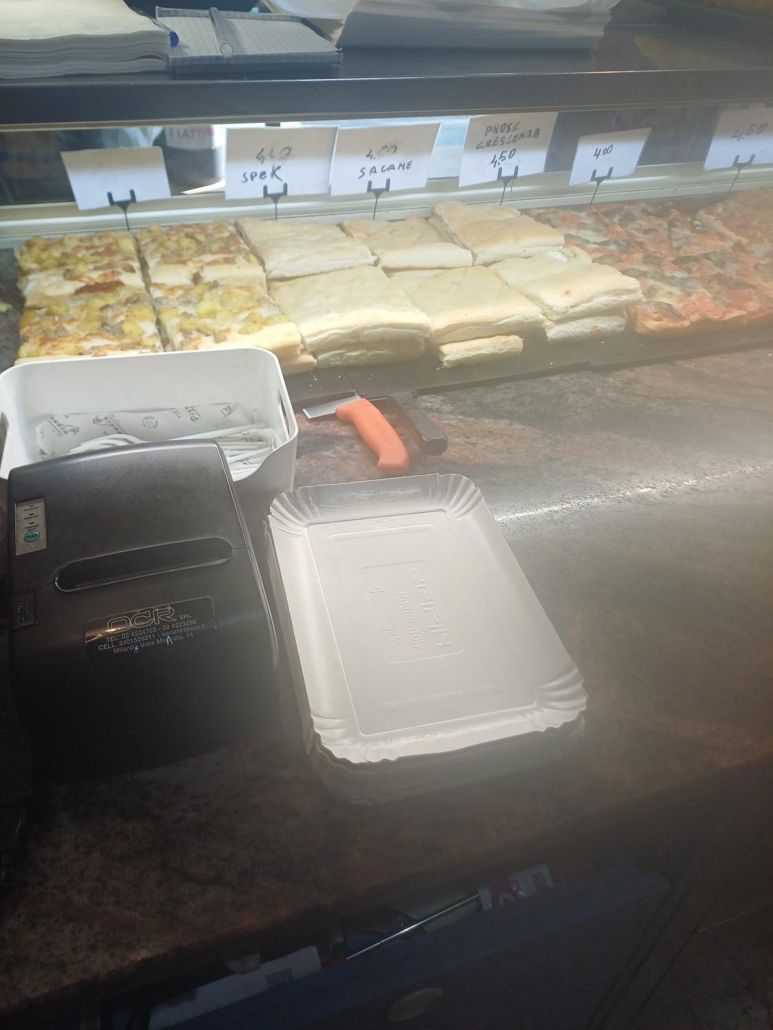 Azienda in vendita: Pizzeria focacceria da asporto a Italia - Pizzerie - Immagine foto 3