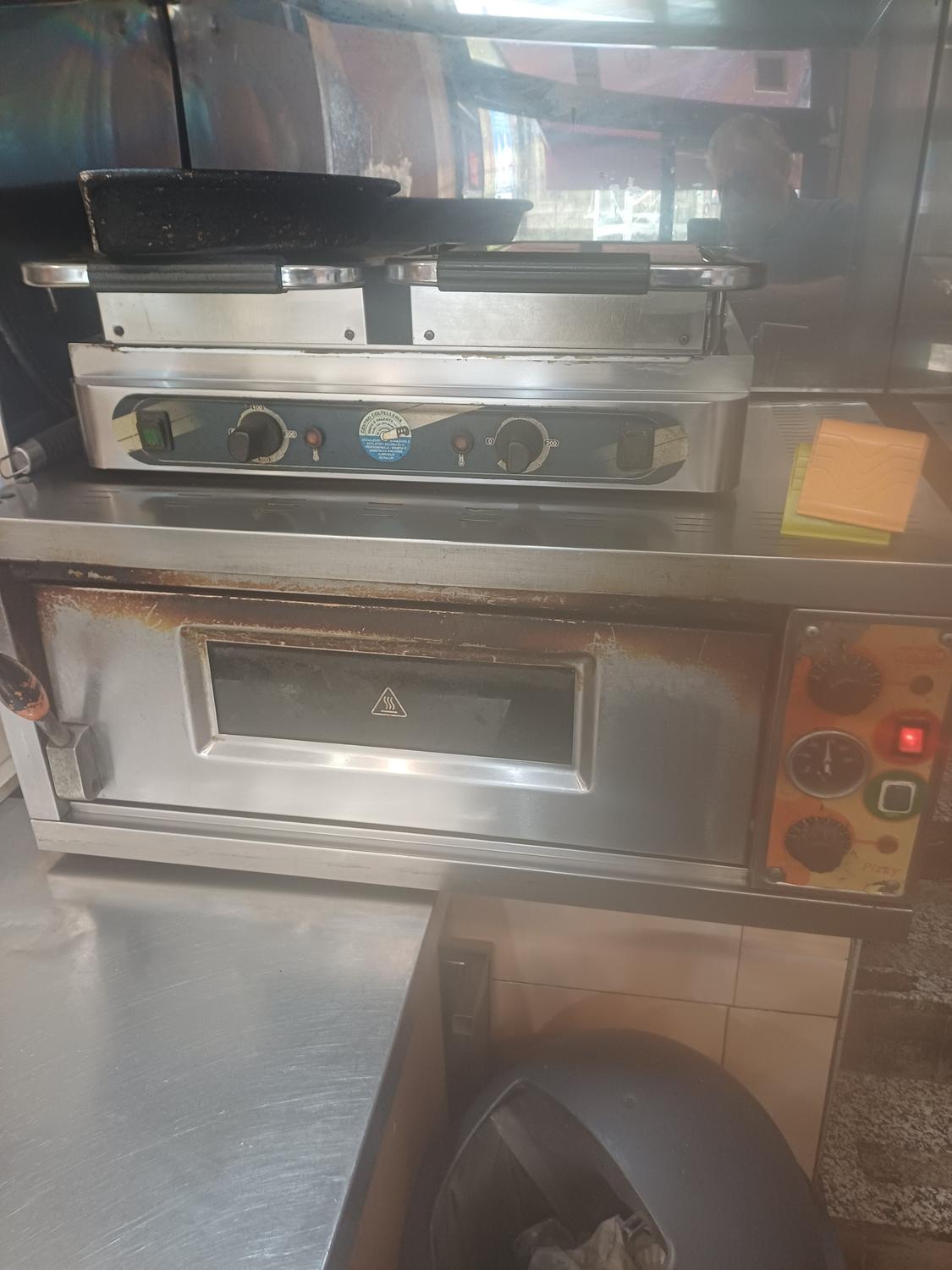 Azienda in vendita: Pizzeria focacceria da asporto a Italia - Pizzerie - Immagine foto 4