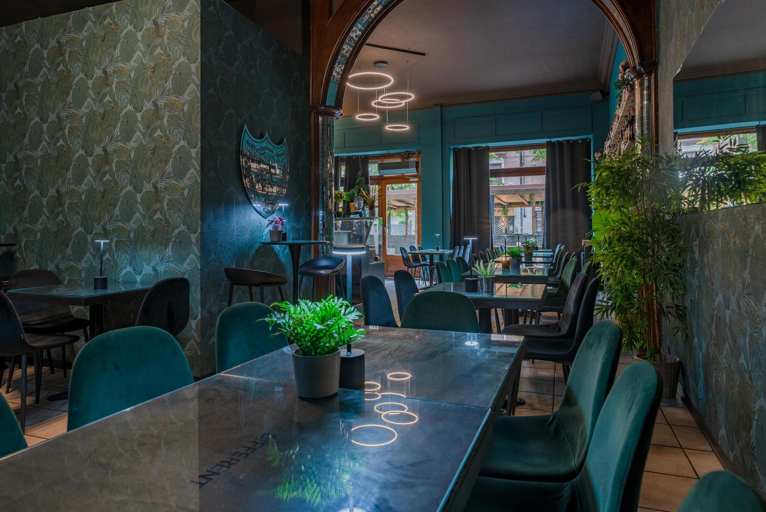 Azienda in vendita: Wine bar & cocktail lounge ristrutturato a Italia - Bar - Immagine principale