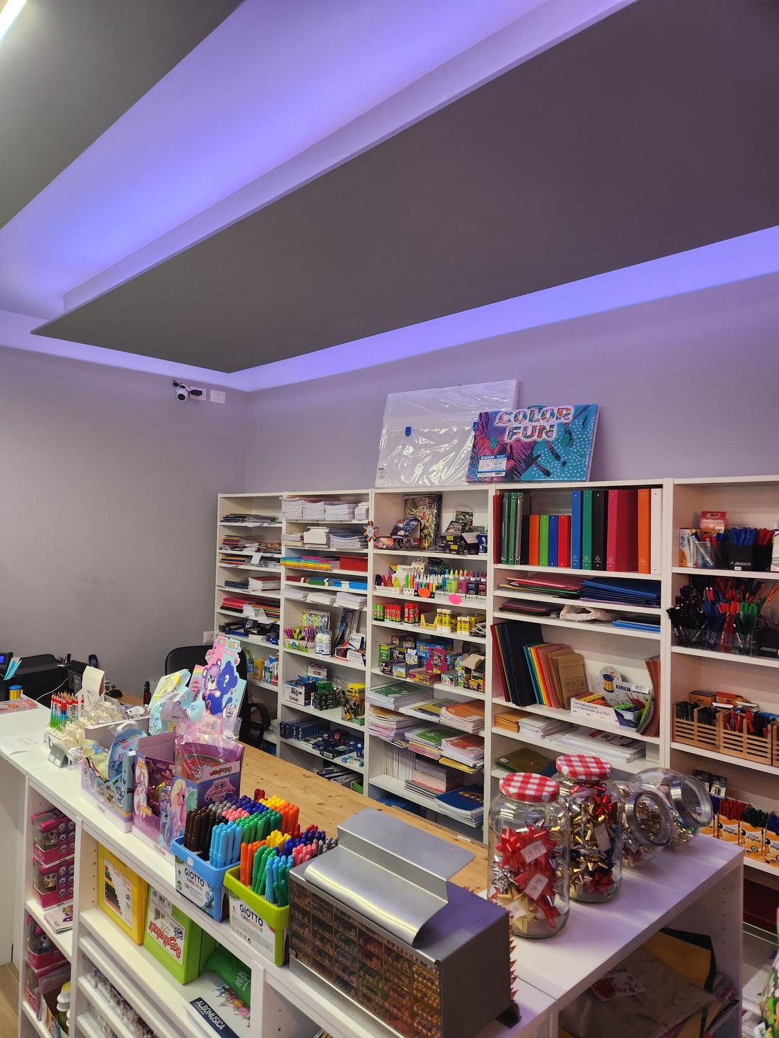 Azienda in vendita: Cartoleria-edicola-articoli regalo-libri scolastici-Amazon-Inpost a Italia - Edicole - Immagine foto 4