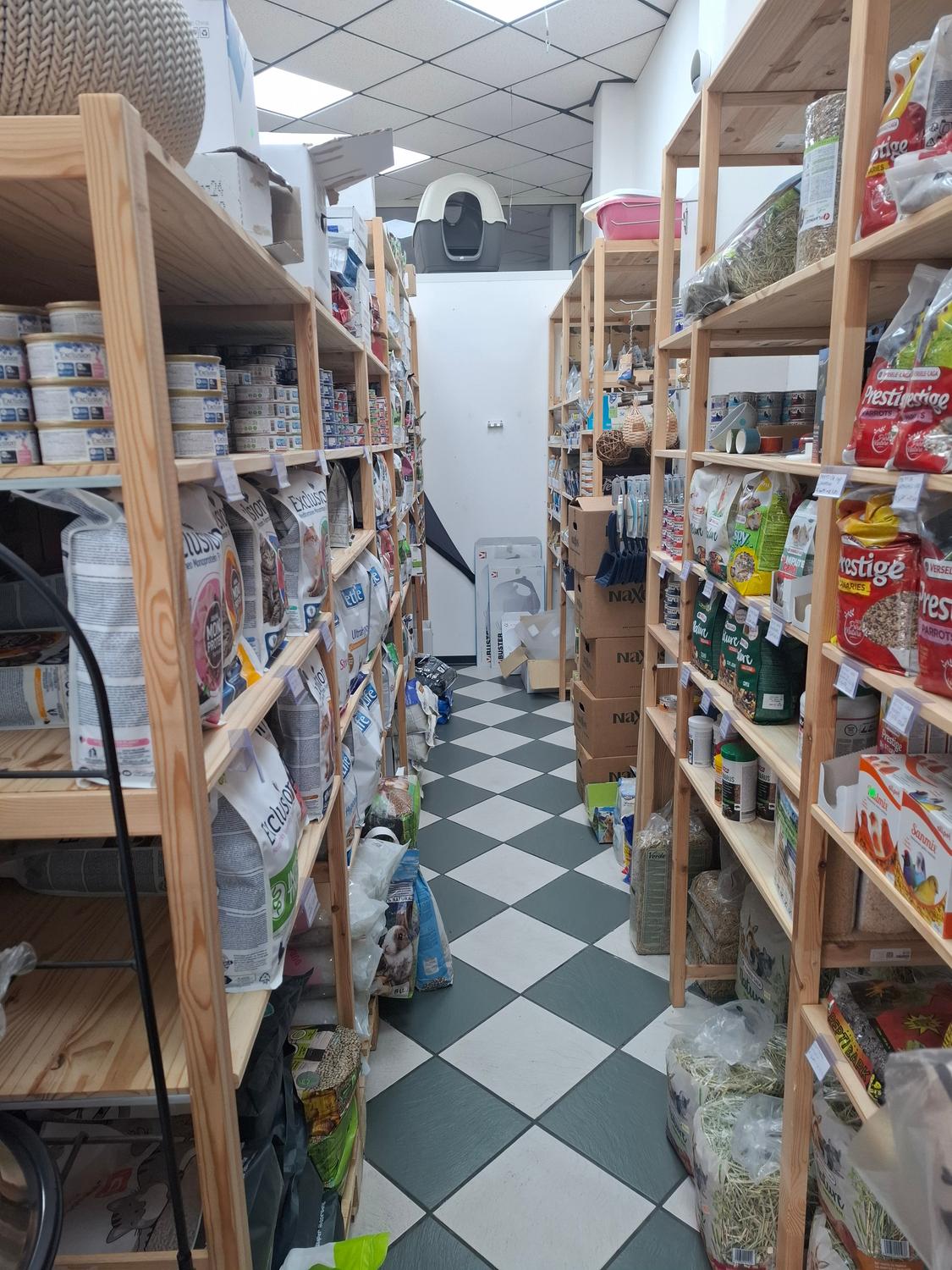 Azienda in vendita: Attività di articoli per animali domestici e toelettatura a Italia - Prodotti e servizi per animali - Immagine foto 3