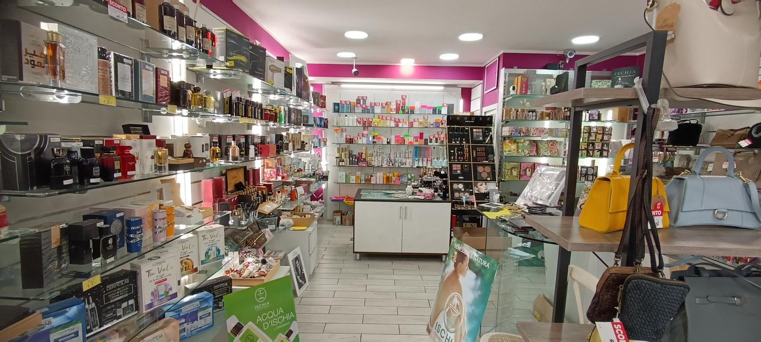 Azienda in vendita: Profumeria e accessori in zona Monteverde nuovo a Italia - Negozi - cosmetici e bellezza - Immagine principale