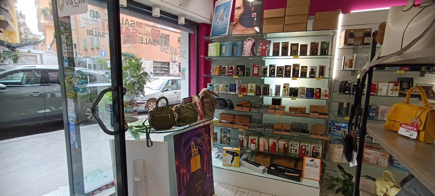 Azienda in vendita: Profumeria e accessori in zona Monteverde nuovo a Italia - Negozi - cosmetici e bellezza - Immagine foto 3