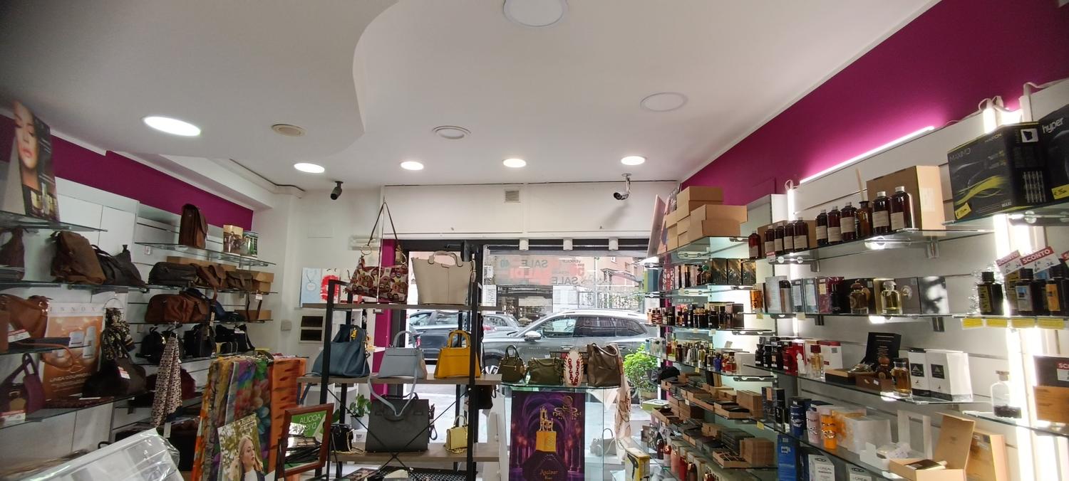 Azienda in vendita: Profumeria e accessori in zona Monteverde nuovo a Italia - Negozi - cosmetici e bellezza - Immagine foto 4