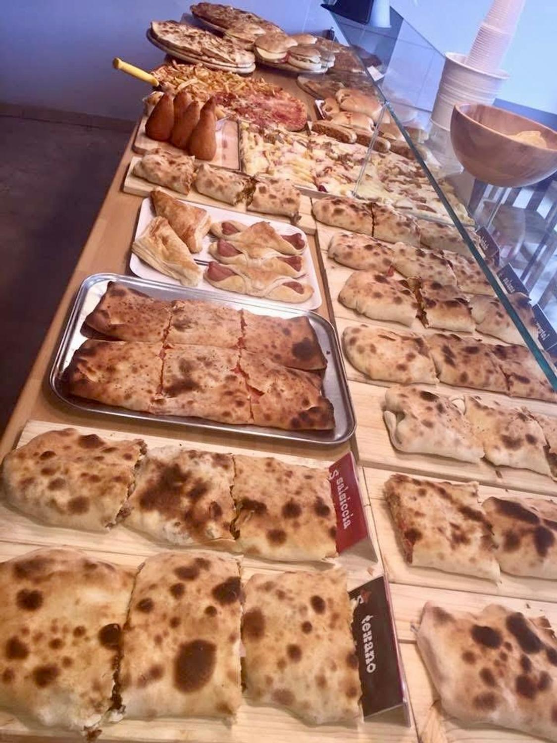 Azienda in vendita: Storica Pizzeria (20+ Anni) con Clientela Fissa Pronta a Lavorare a Italia - Pizzerie - Immagine foto 3