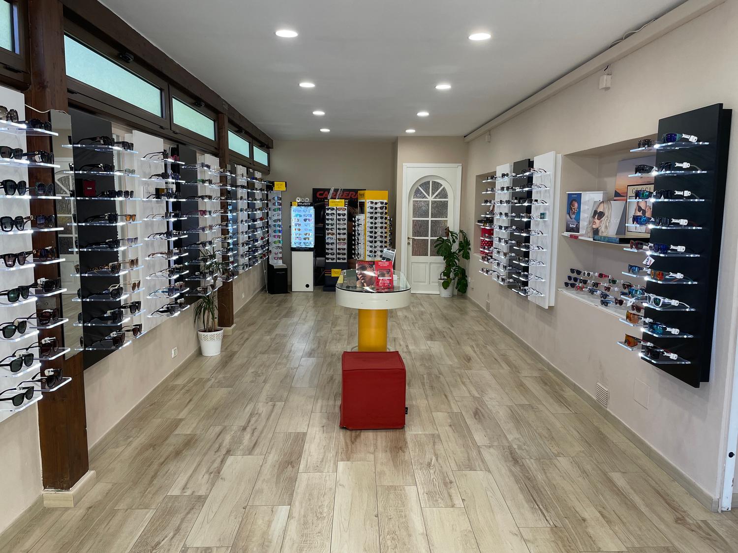 Azienda in vendita: Ottica a Marina di Campo Isola d’Elba  a Italia - Ottica - Immagine principale