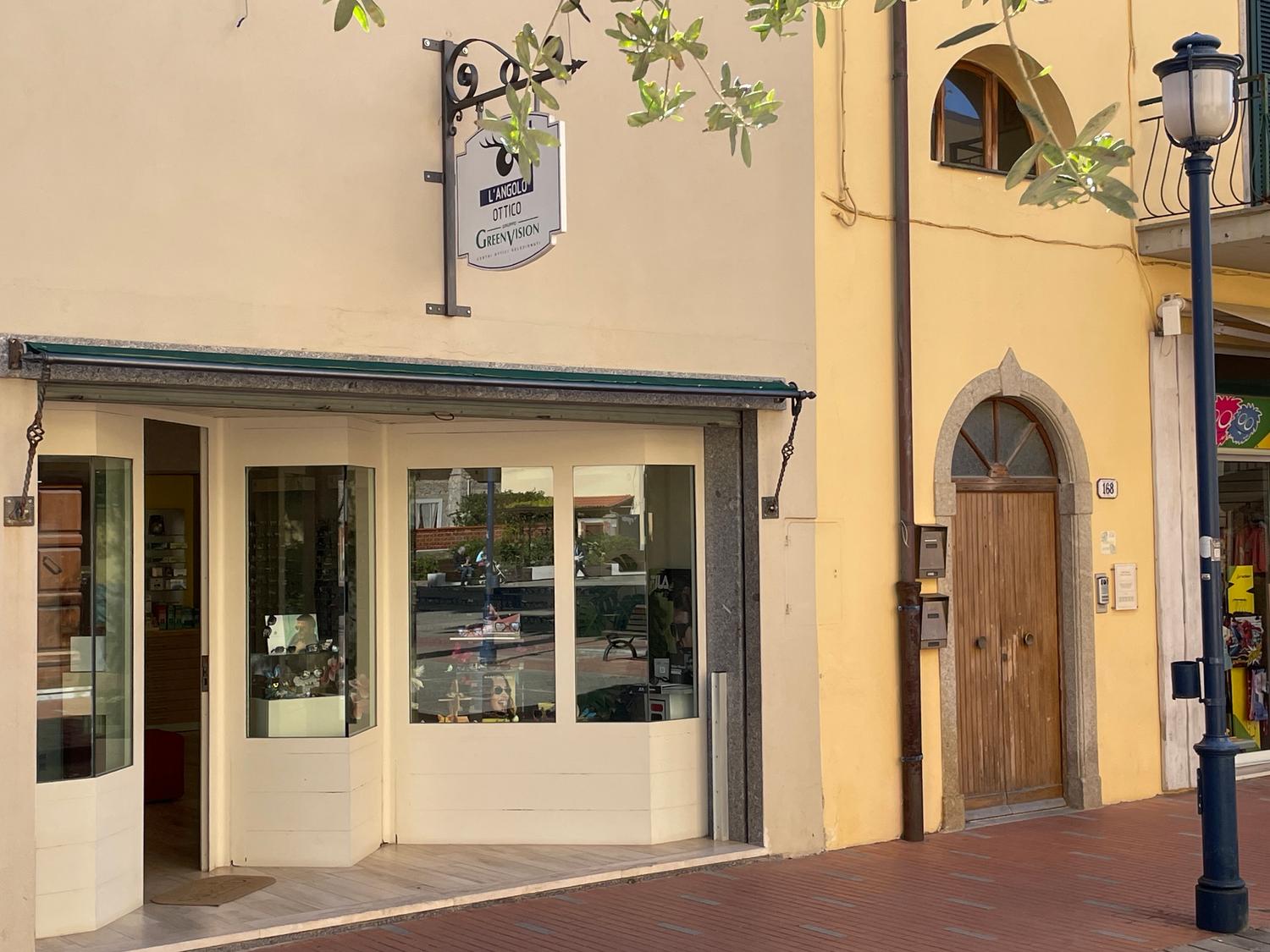 Azienda in vendita: Ottica a Marina di Campo Isola d’Elba  a Italia - Ottica - Immagine foto 2