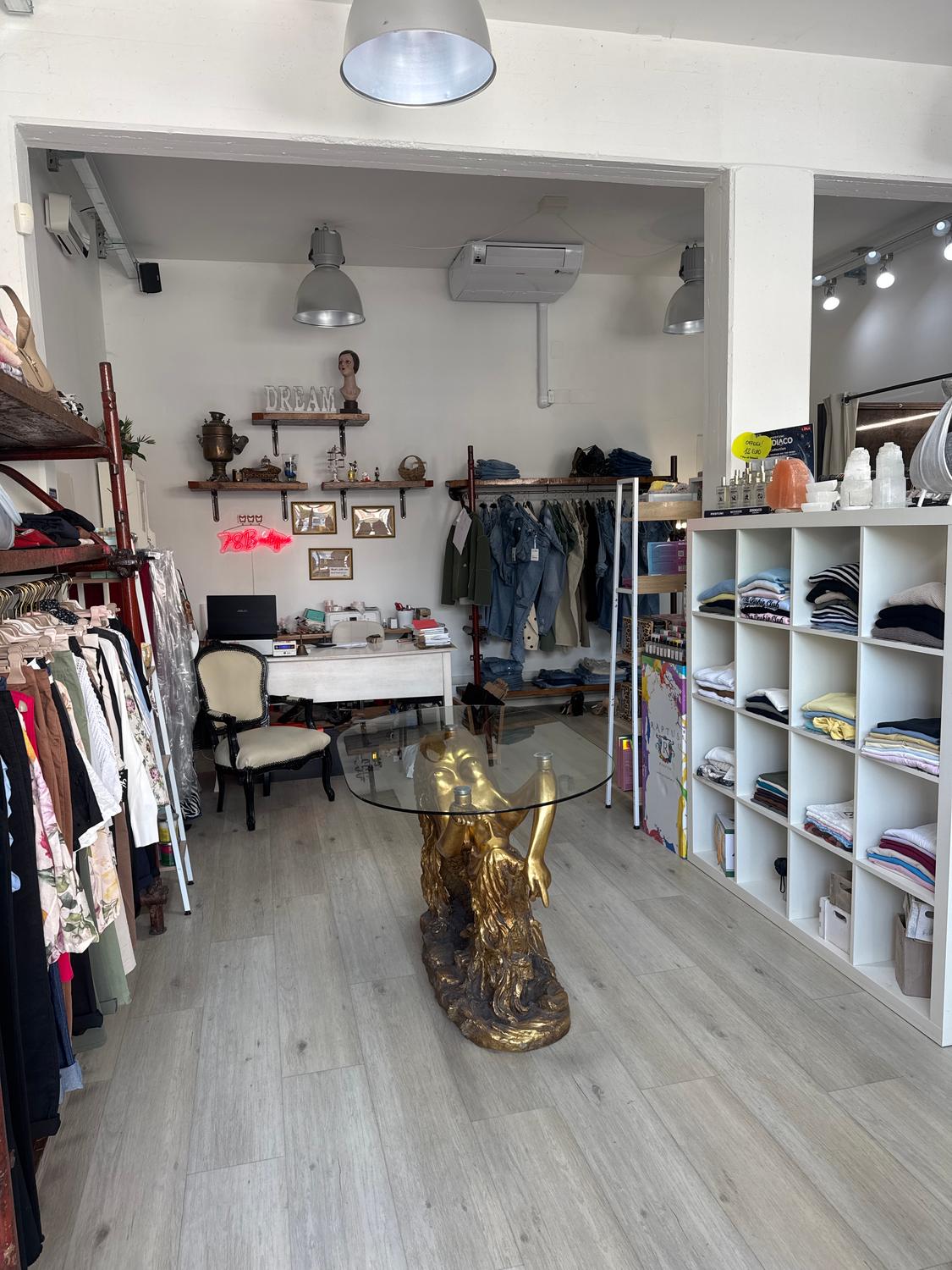 Azienda in vendita: Abbigliamento donna pronto moda a Italia - Negozi - abbigliamento - Immagine principale