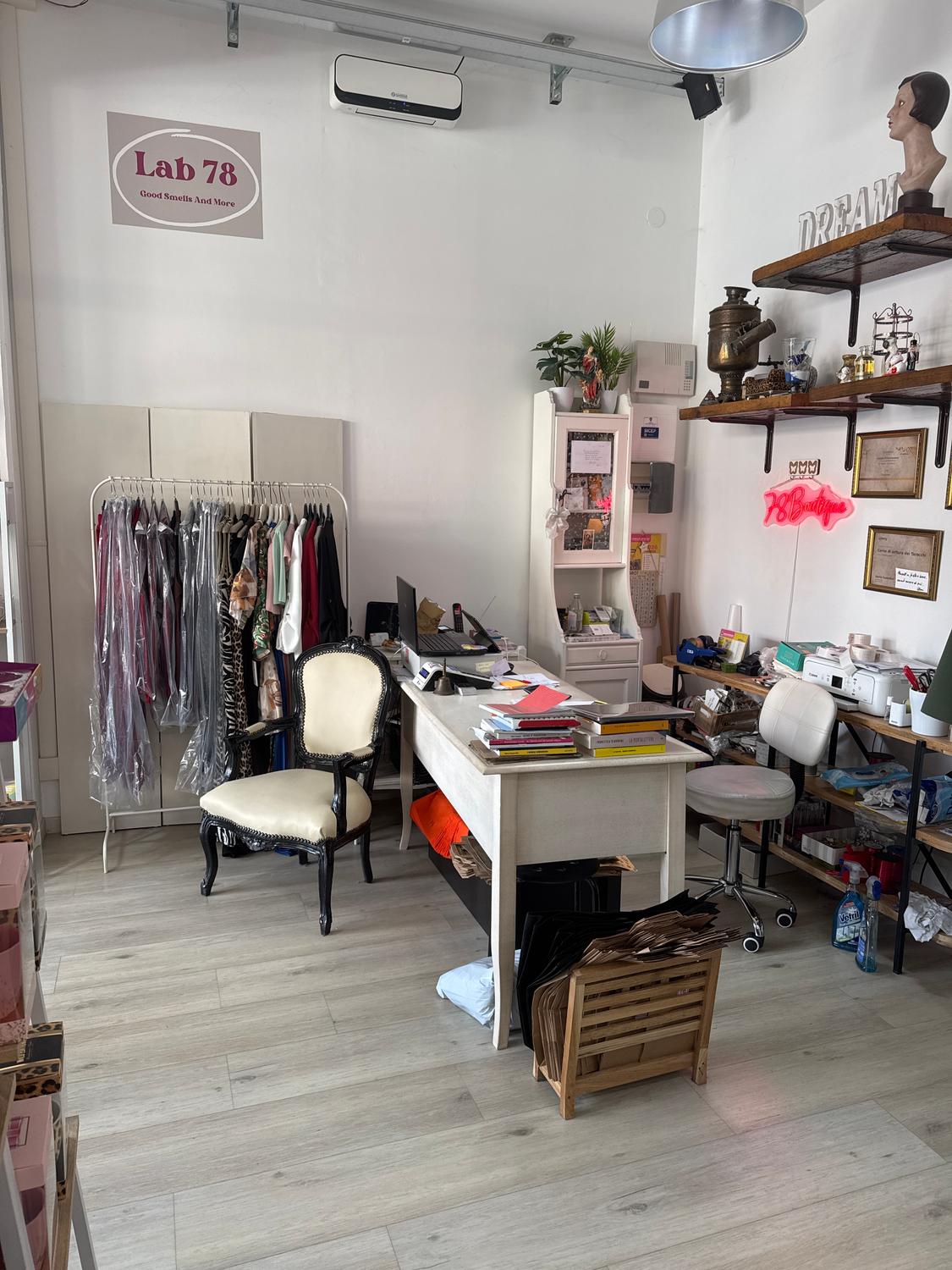 Azienda in vendita: Abbigliamento donna pronto moda a Italia - Negozi - abbigliamento - Immagine foto 3