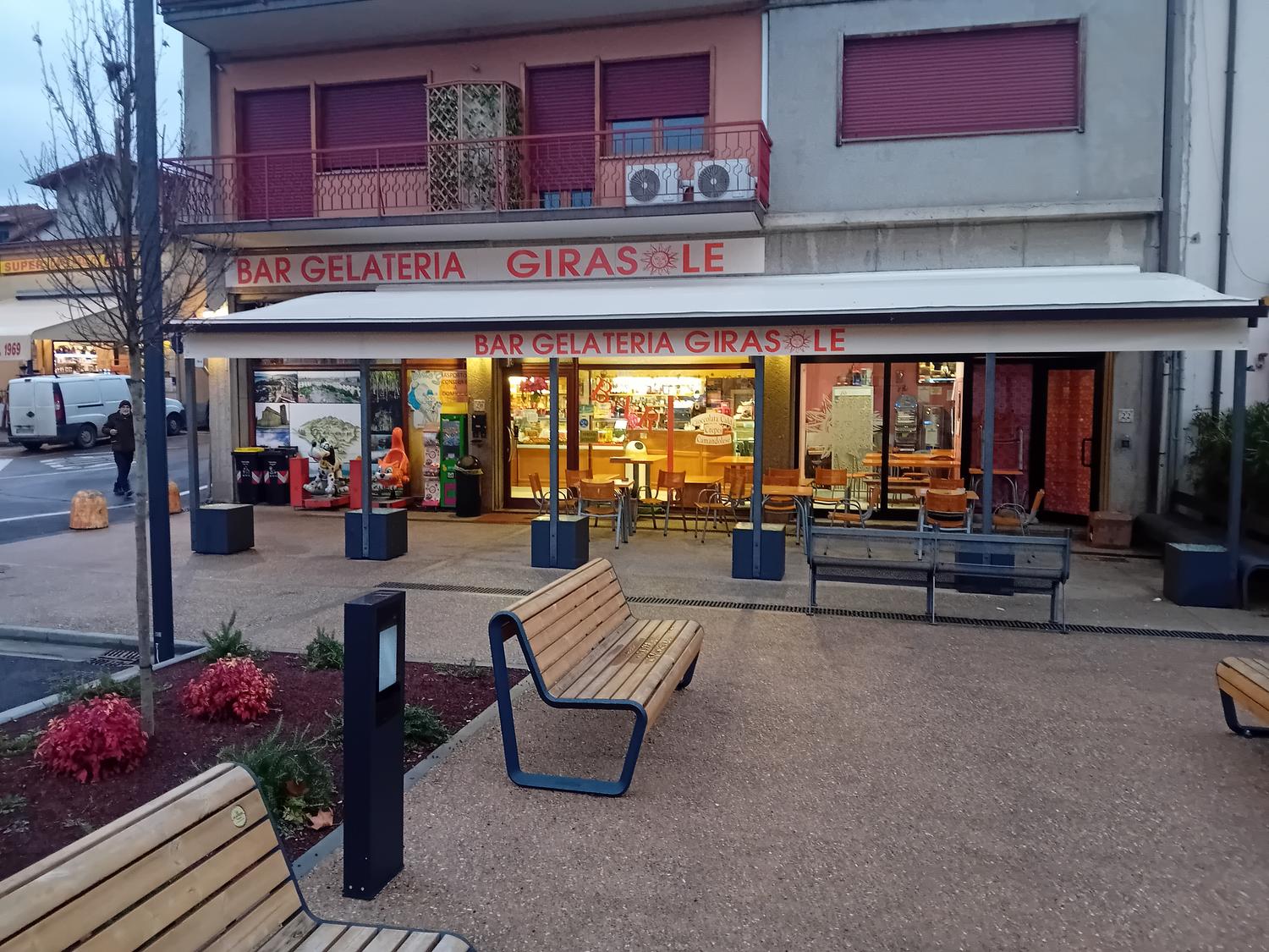 Azienda in vendita: Attività di bar e Gelateria artigianale produzione propria a Italia - Bar - Immagine principale