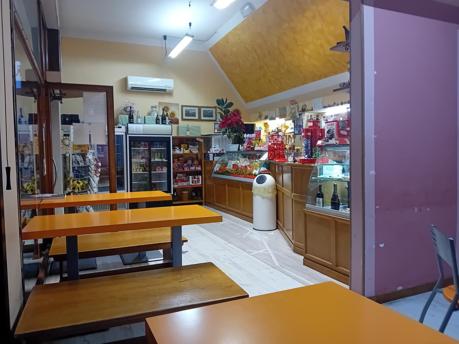 Azienda in vendita: Attività di bar e Gelateria artigianale produzione propria a Italia - Bar - Immagine foto 2