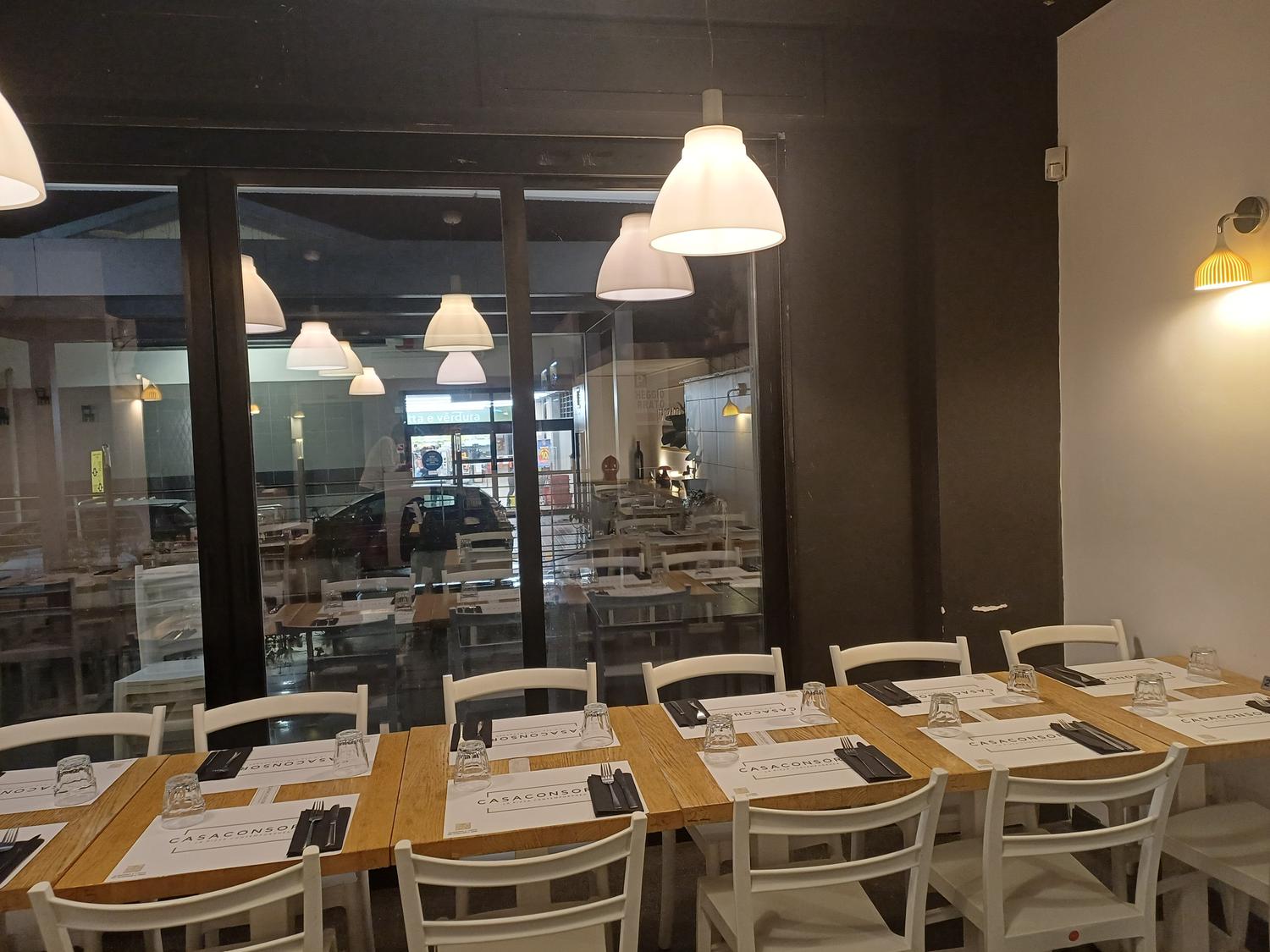 Azienda in vendita: Attività di pizzeria con coperti interni e 60 esterni a Italia - Pizzerie - Immagine principale