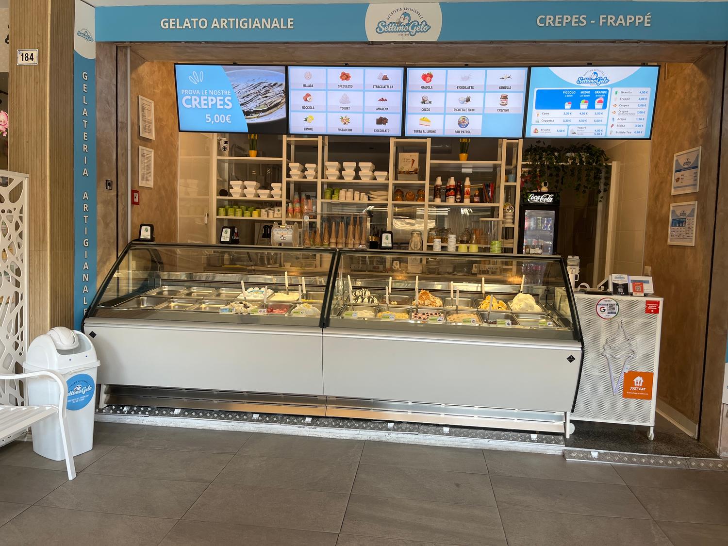 Azienda in vendita: Vendesi gelateria chiavi in mano ben attrezzata e punto centrale a Italia - Attività artigianali e professionali - Immagine principale