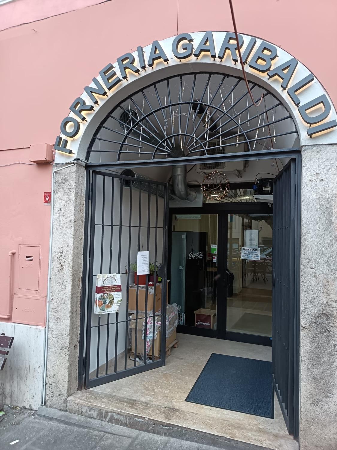 Azienda in vendita: Attività di Tavola Calda - Panetteria - Pizzeria  a Italia - Ristoranti - Immagine principale