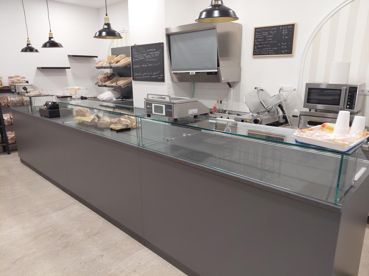 Azienda in vendita: Attività di Tavola Calda - Panetteria - Pizzeria  a Italia - Ristoranti - Immagine foto 2