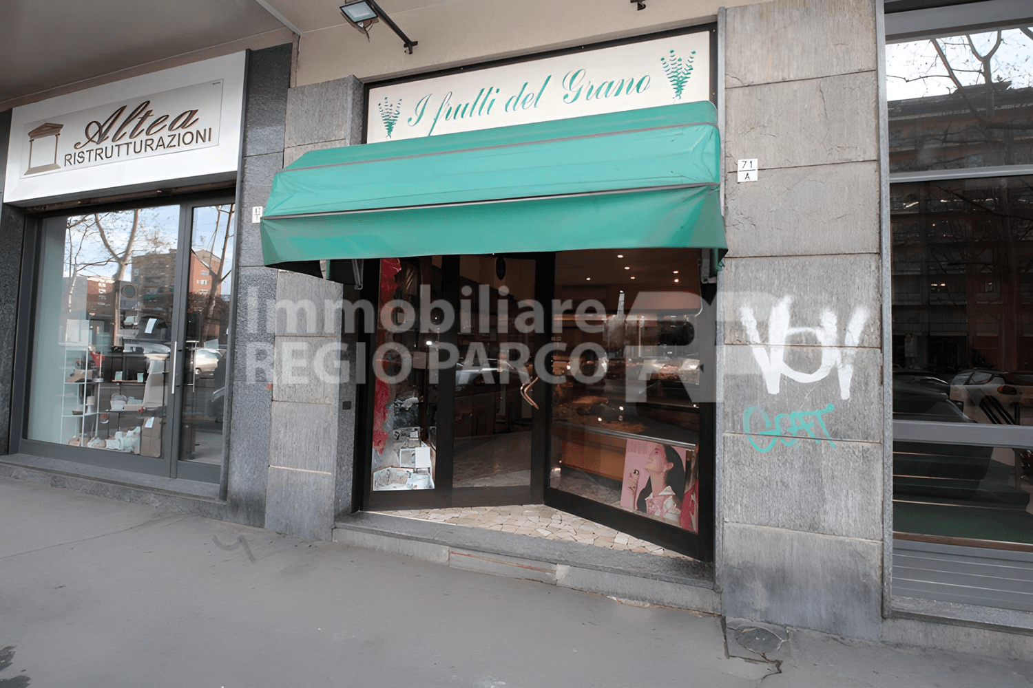 Azienda in vendita: ATTIVITÀ COMMERCIALE IN VENDITA IN ZONA DI FORTE PASSAGGIO a Italia - Pasticcerie - Immagine principale