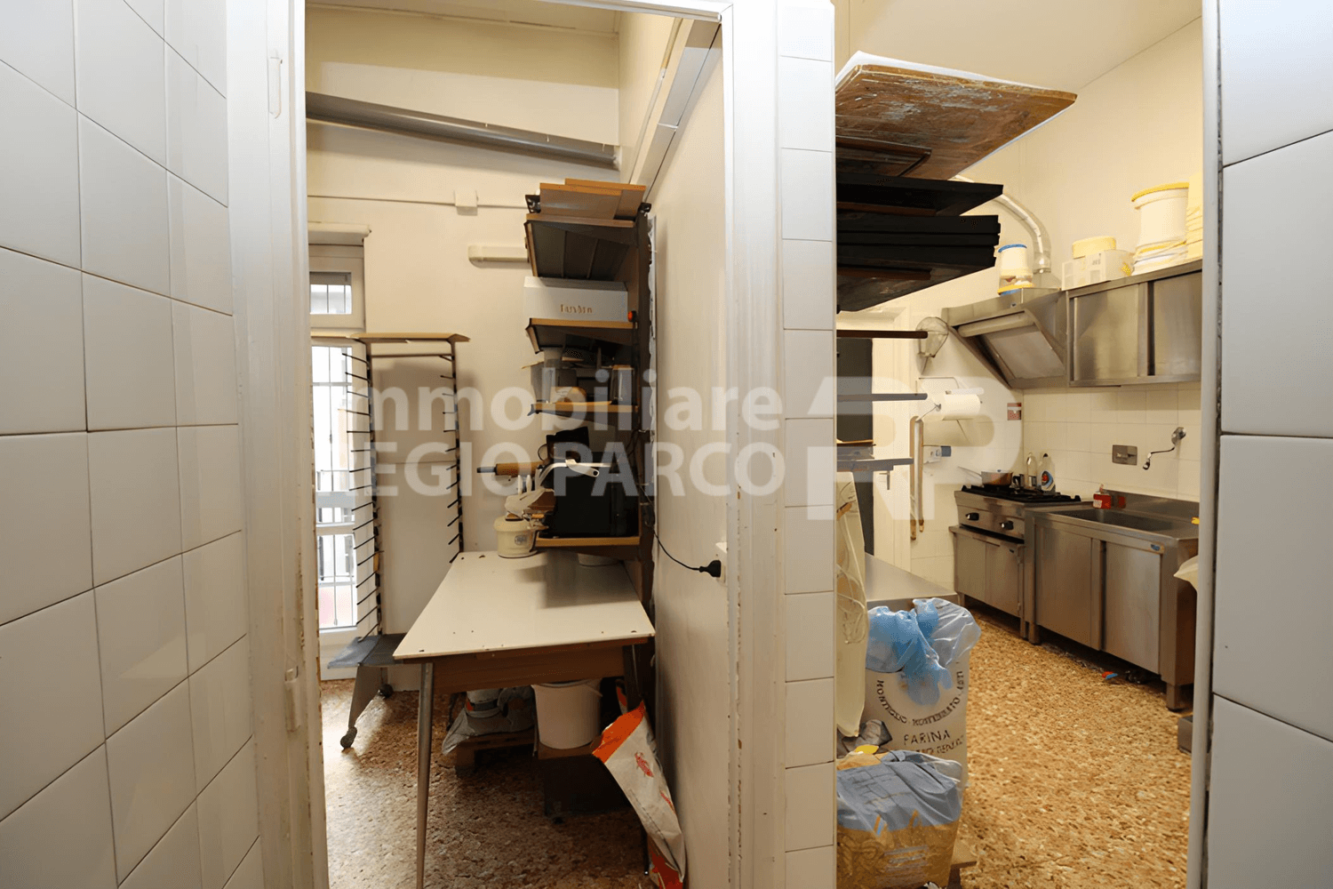 Azienda in vendita: ATTIVITÀ COMMERCIALE IN VENDITA IN ZONA DI FORTE PASSAGGIO a Italia - Pasticcerie - Immagine foto 4