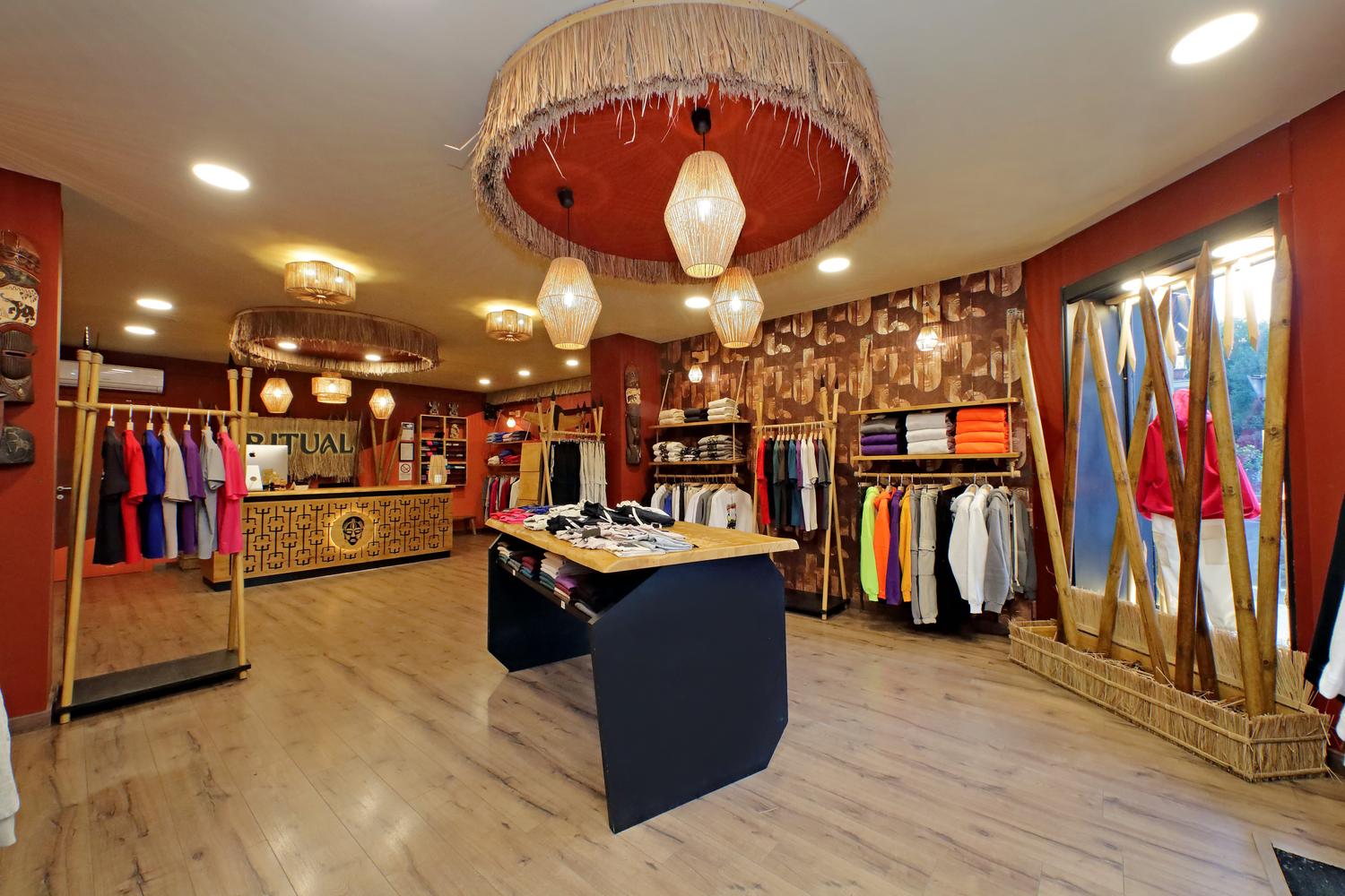 Azienda in vendita: Studio di progettazione di Design con laboratorio di produzione.  a Italia - Attività artigianali e professionali - Immagine foto 2