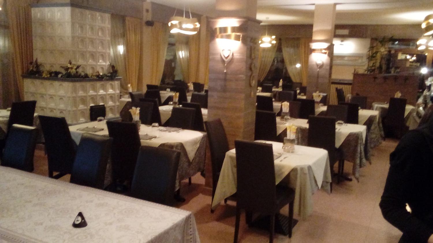 Azienda in vendita: CEDIAMO RISTORANTE E PIZZERIA a Italia - Ristoranti - Immagine foto 3