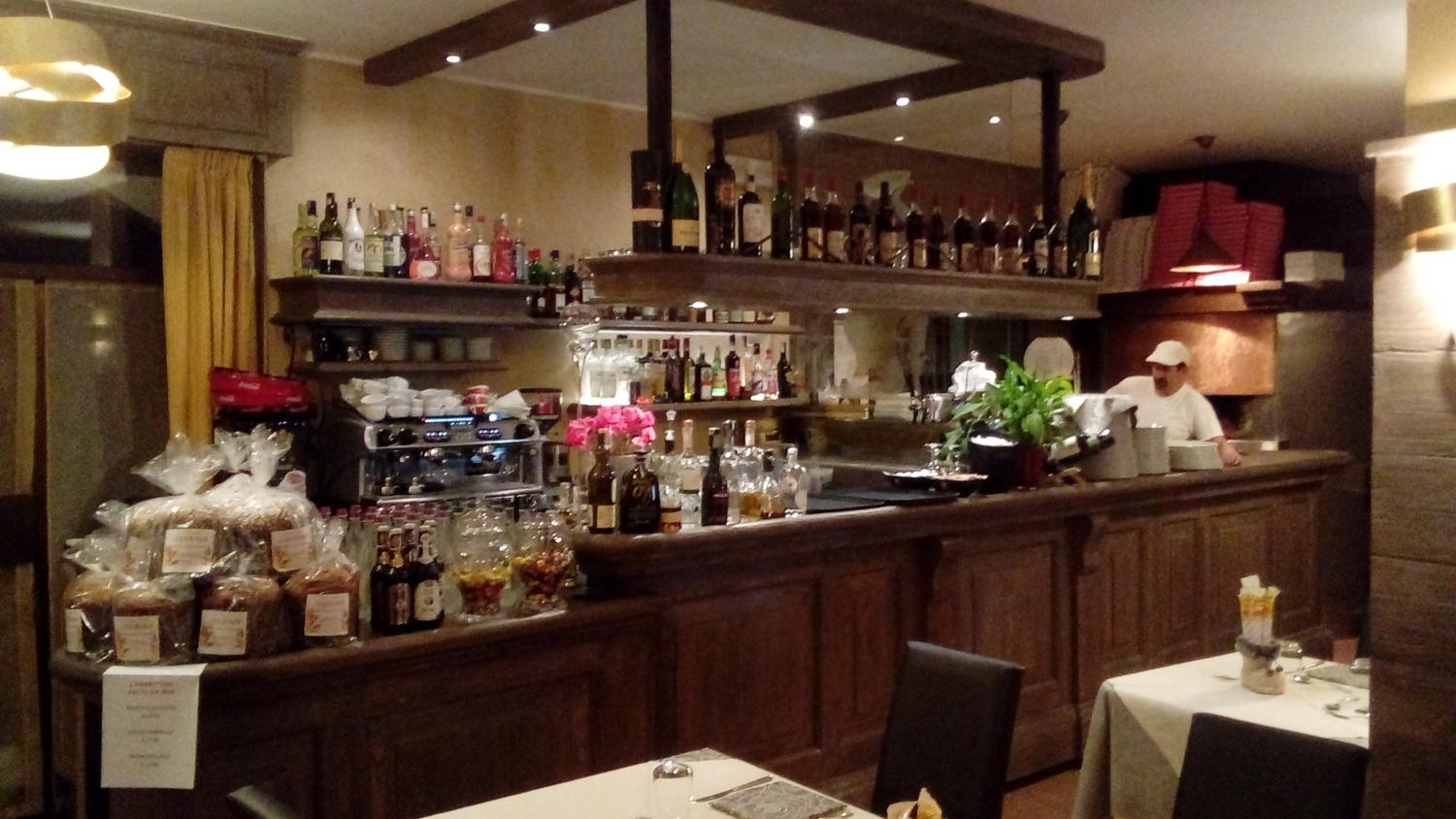 Azienda in vendita: CEDIAMO RISTORANTE E PIZZERIA a Italia - Ristoranti - Immagine foto 4