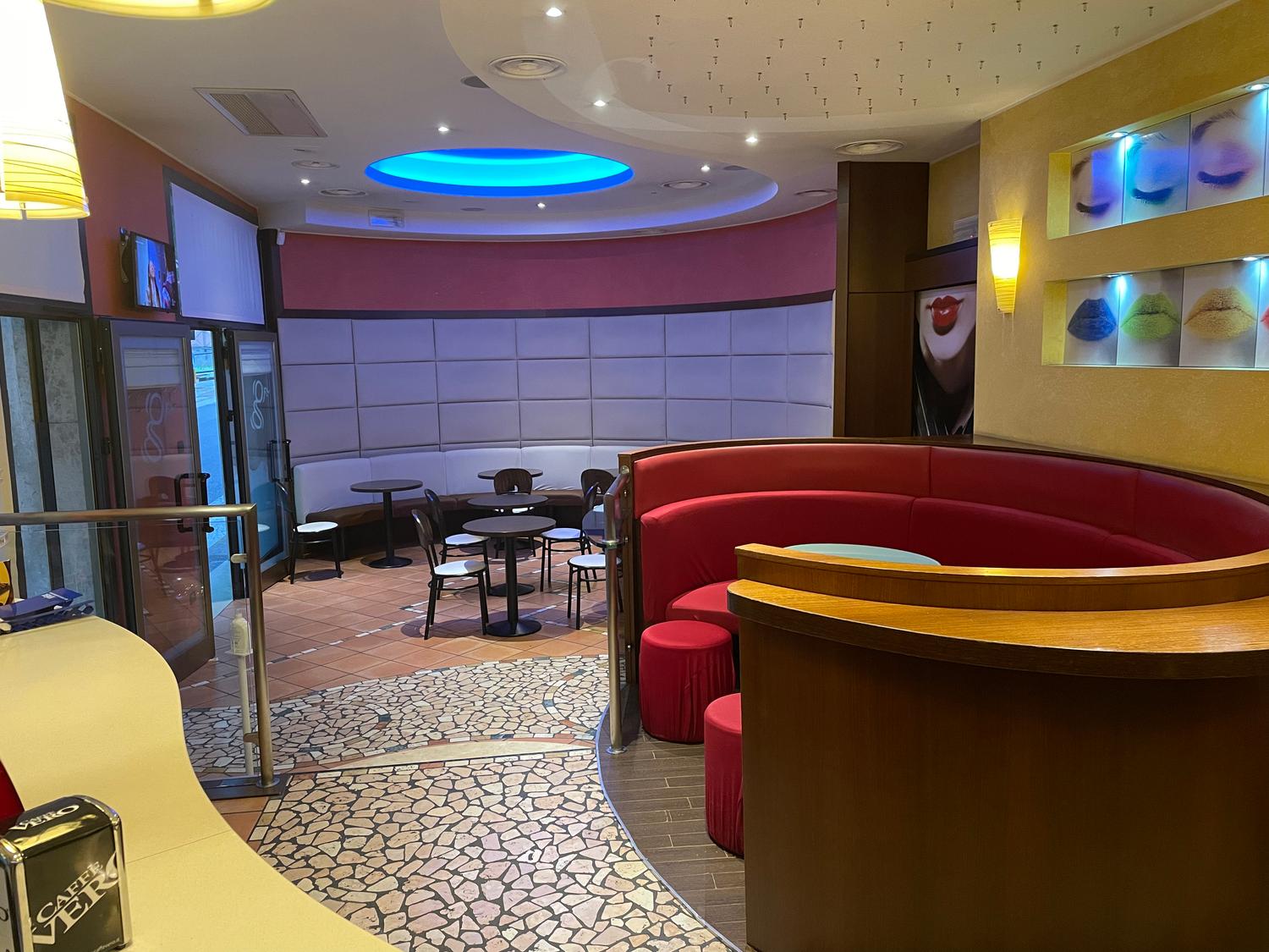 Azienda in vendita: Cedesi Bar Serale/Lounge a Sommacampagna – Alta Marginalità, Gest a Italia - Bar - Immagine principale