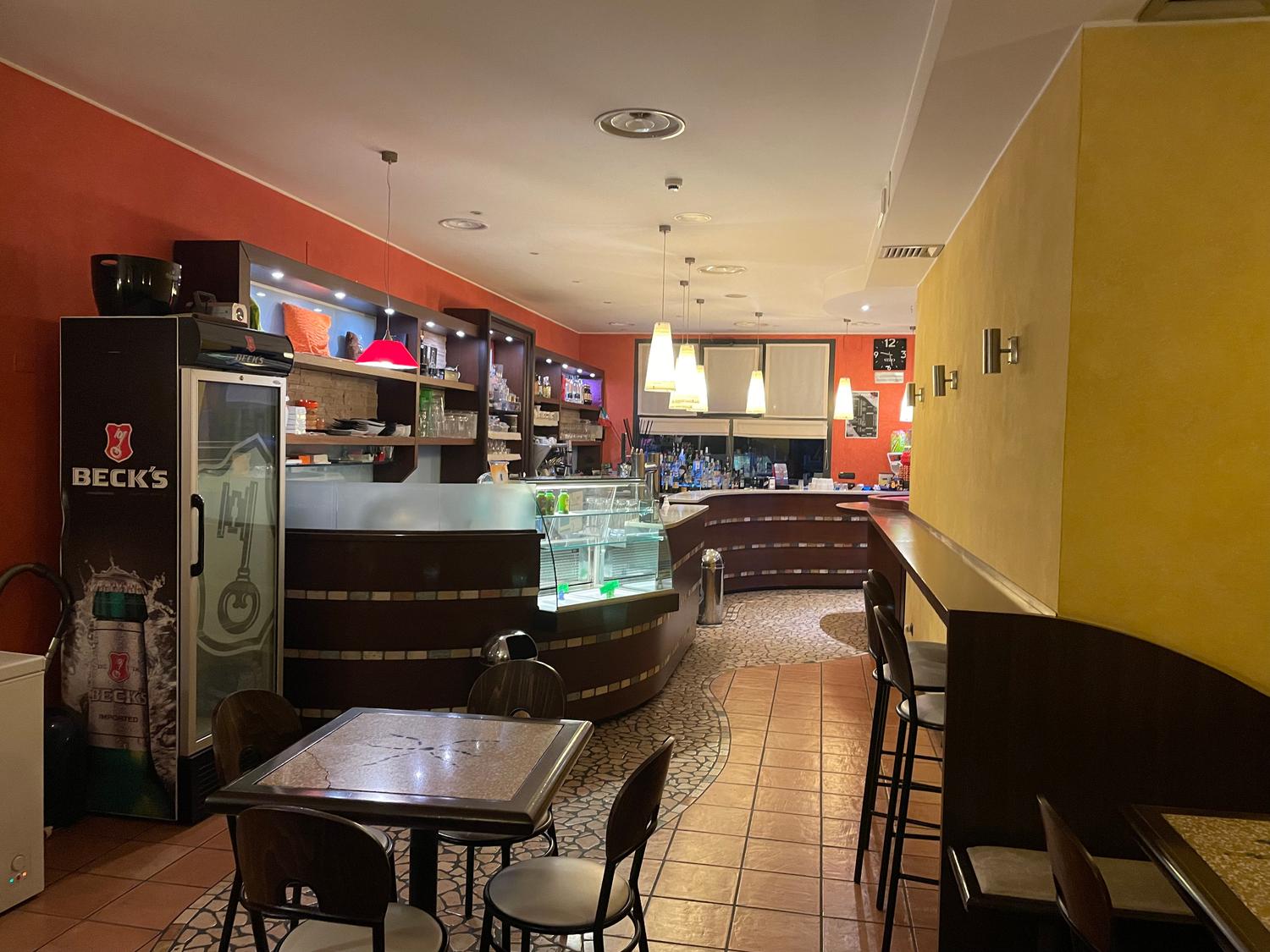 Azienda in vendita: Cedesi Bar Serale/Lounge a Sommacampagna – Alta Marginalità, Gest a Italia - Bar - Immagine foto 3