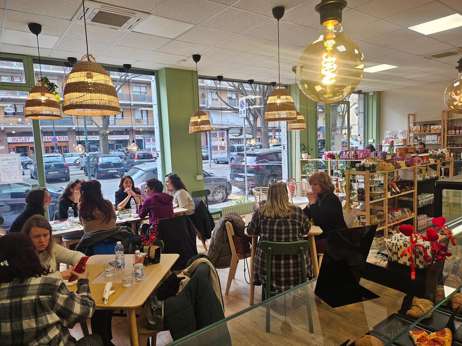 Azienda in vendita: Caffetteria con mini market vegano a Italia - Bar - Immagine principale