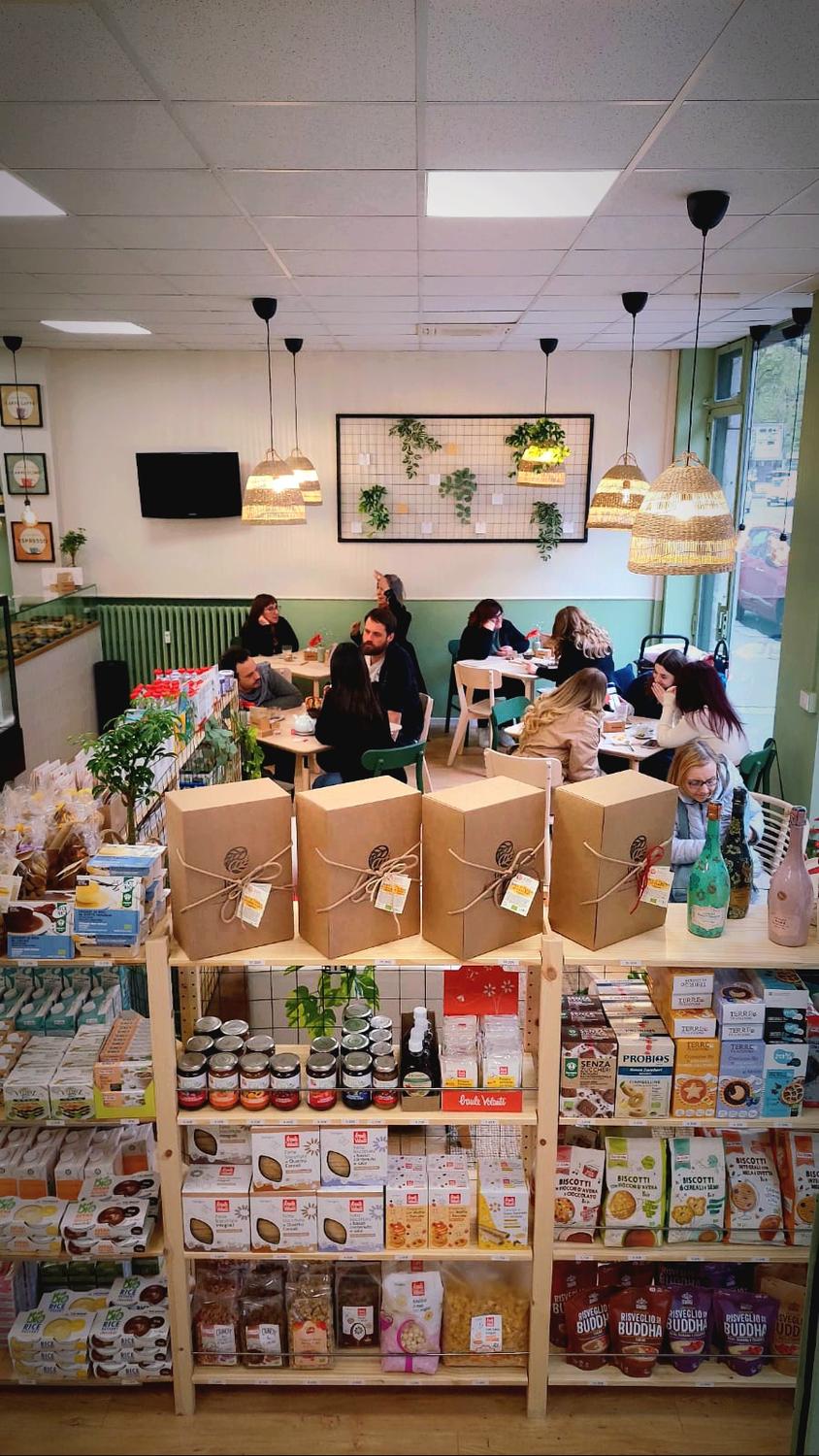 Azienda in vendita: Caffetteria con mini market vegano a Italia - Bar - Immagine foto 2