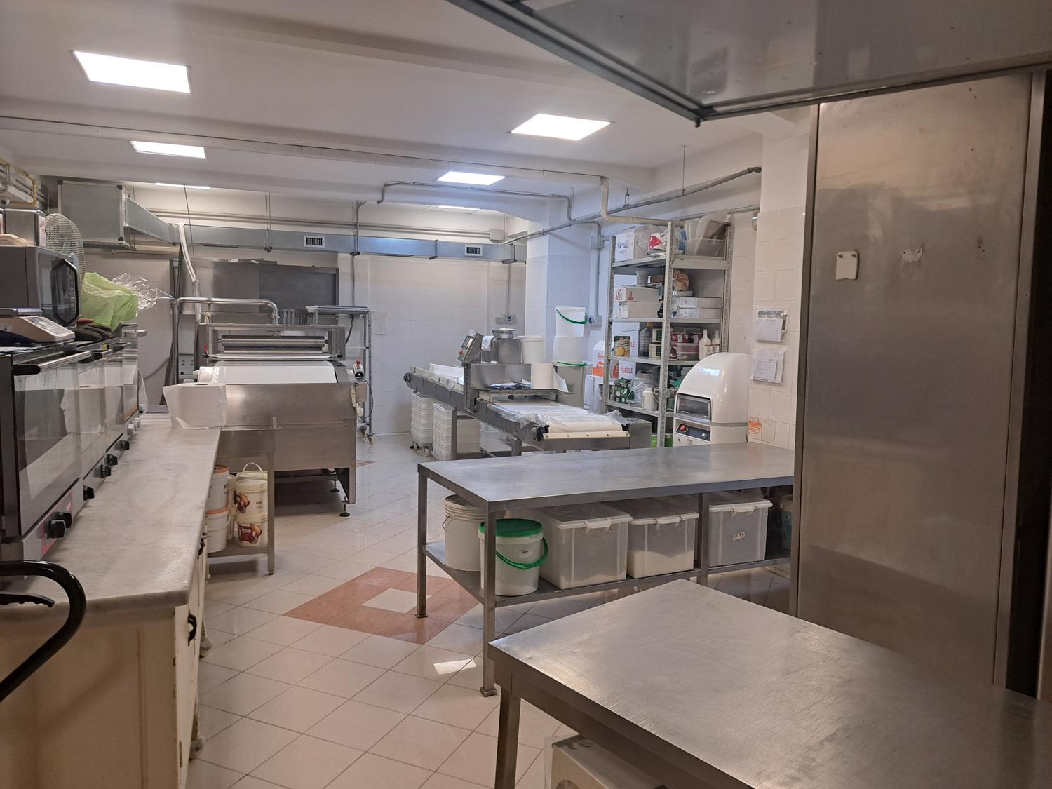 Azienda in vendita: PRODUZIONE FROZEN PASTICCERIA E ROSTICCERIA  a Italia - Pasticcerie - Immagine principale