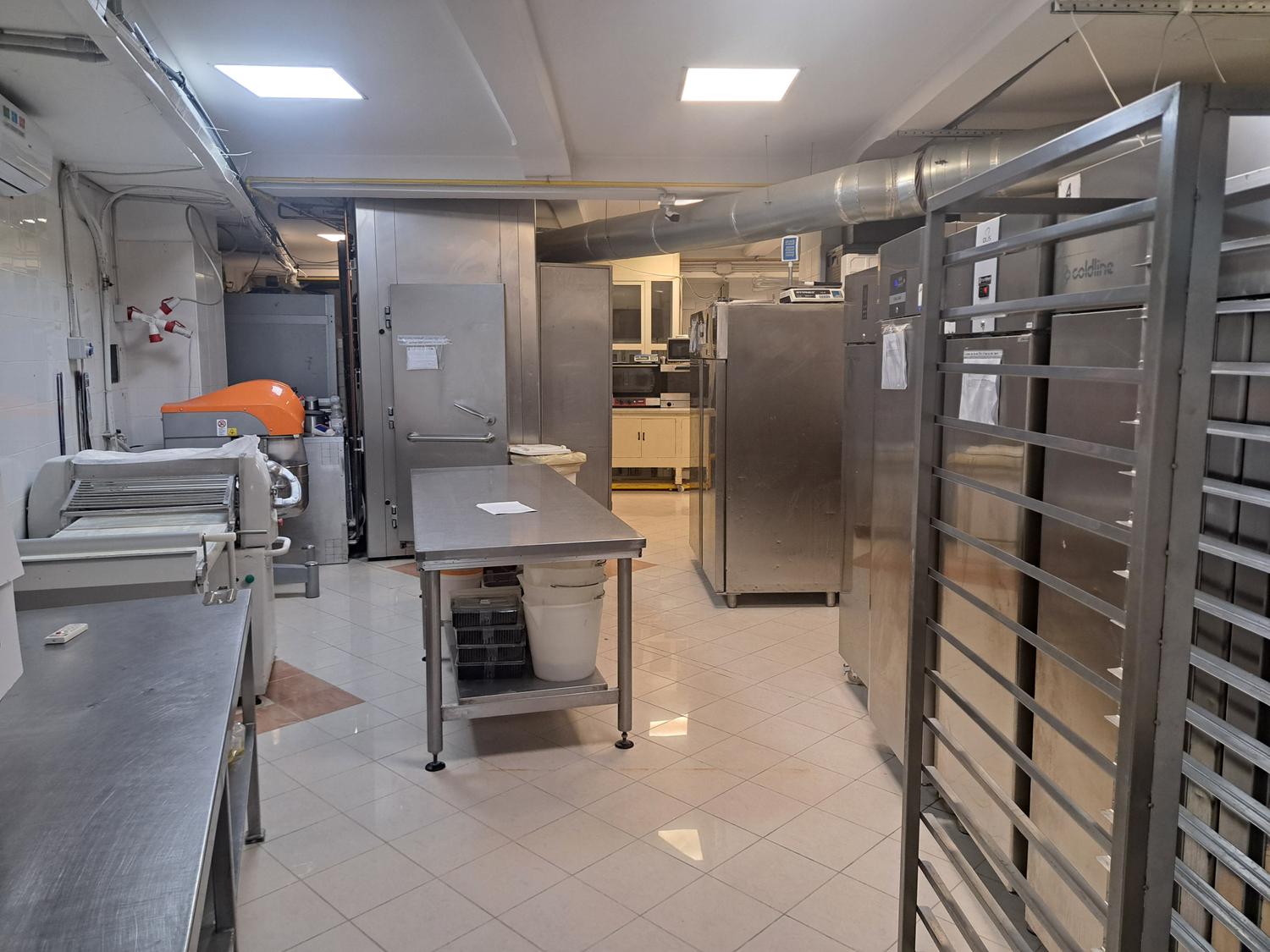 Azienda in vendita: PRODUZIONE FROZEN PASTICCERIA E ROSTICCERIA  a Italia - Pasticcerie - Immagine foto 2