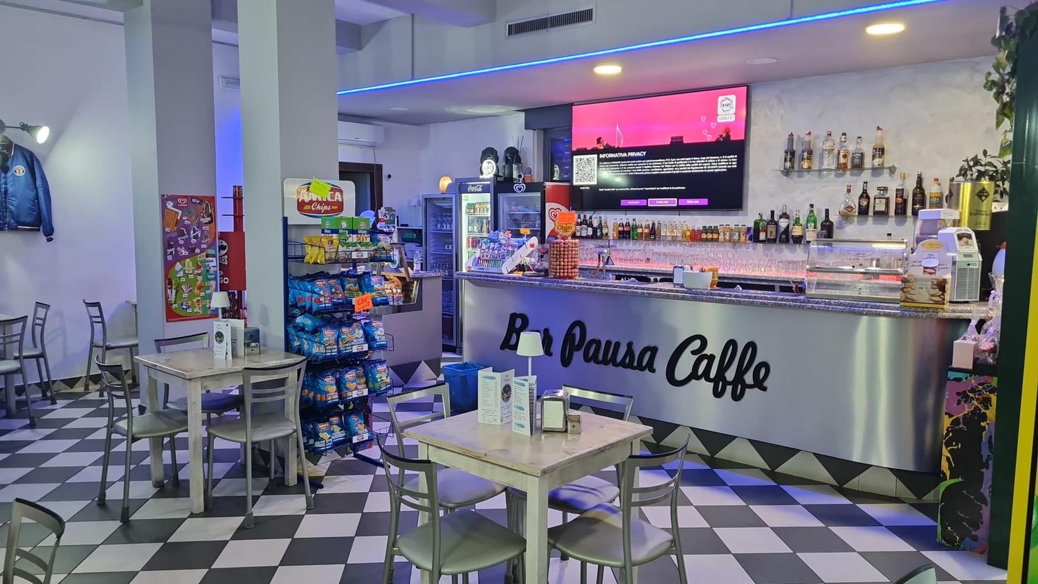 Azienda in vendita: Bar avviato con ottimi utili e forte potenziale serale a Italia - Bar - Immagine principale
