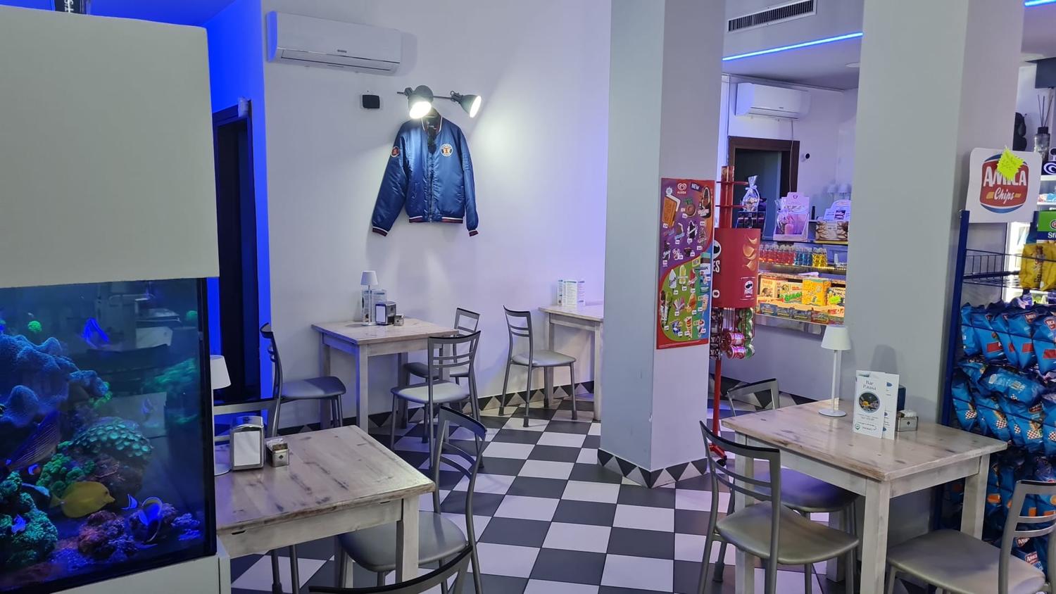 Azienda in vendita: Bar avviato con ottimi utili e forte potenziale serale a Italia - Bar - Immagine foto 3