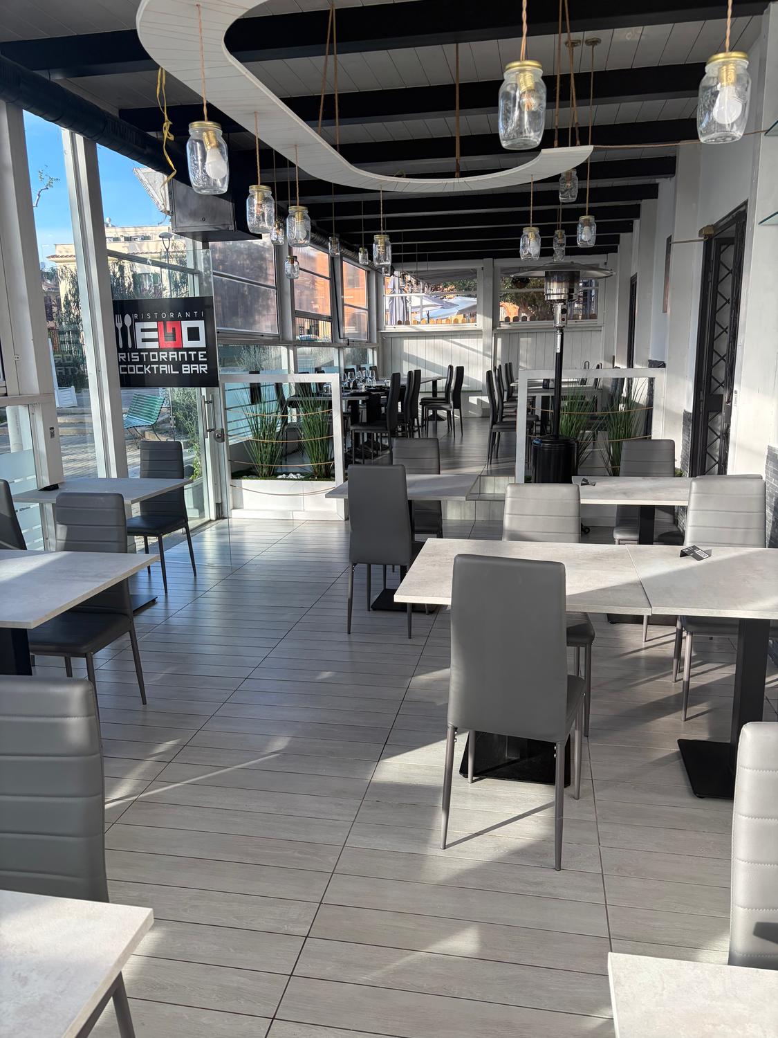 Azienda in vendita: Ristorante e cocktail bar 300mq a Italia - Ristoranti - Immagine principale