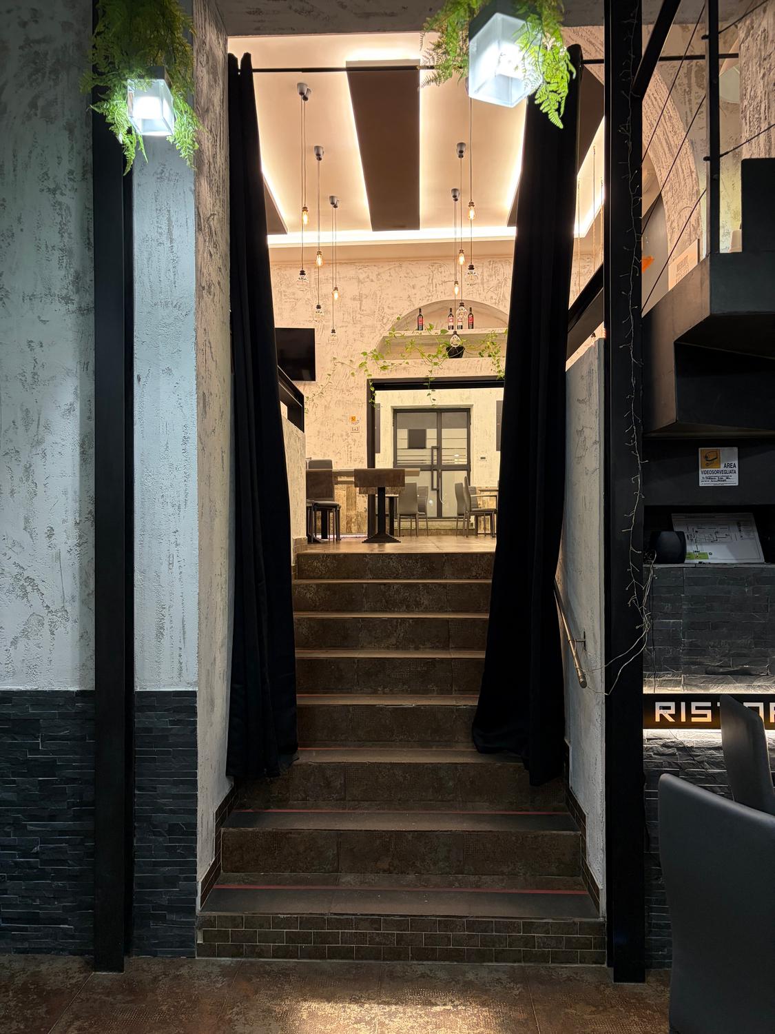Azienda in vendita: Ristorante e cocktail bar 300mq a Italia - Ristoranti - Immagine foto 3