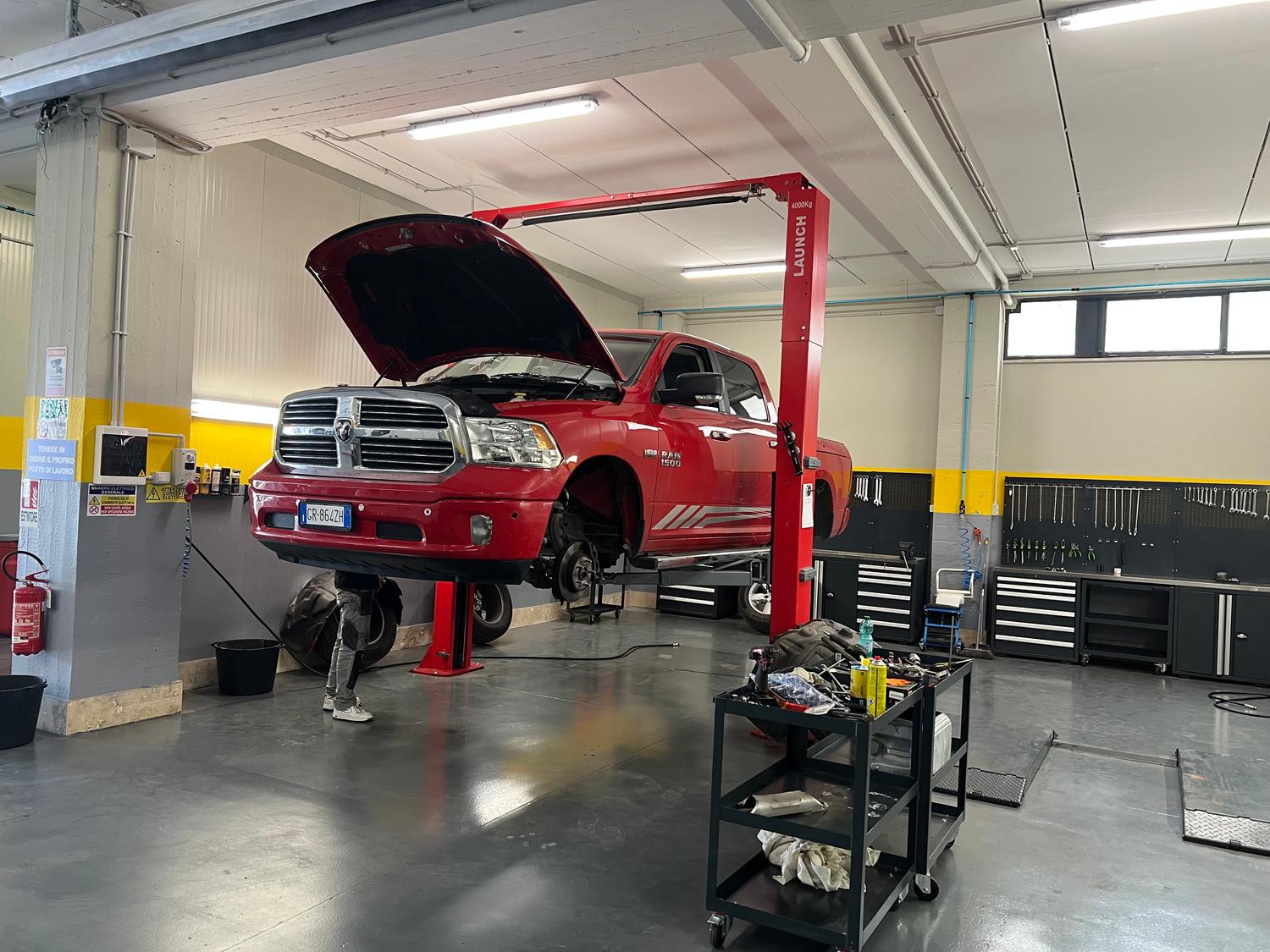 Azienda in vendita: Officina Meccanica /Centro revisioni / Gommista /  a Italia - Officine Meccaniche - Immagine foto 2