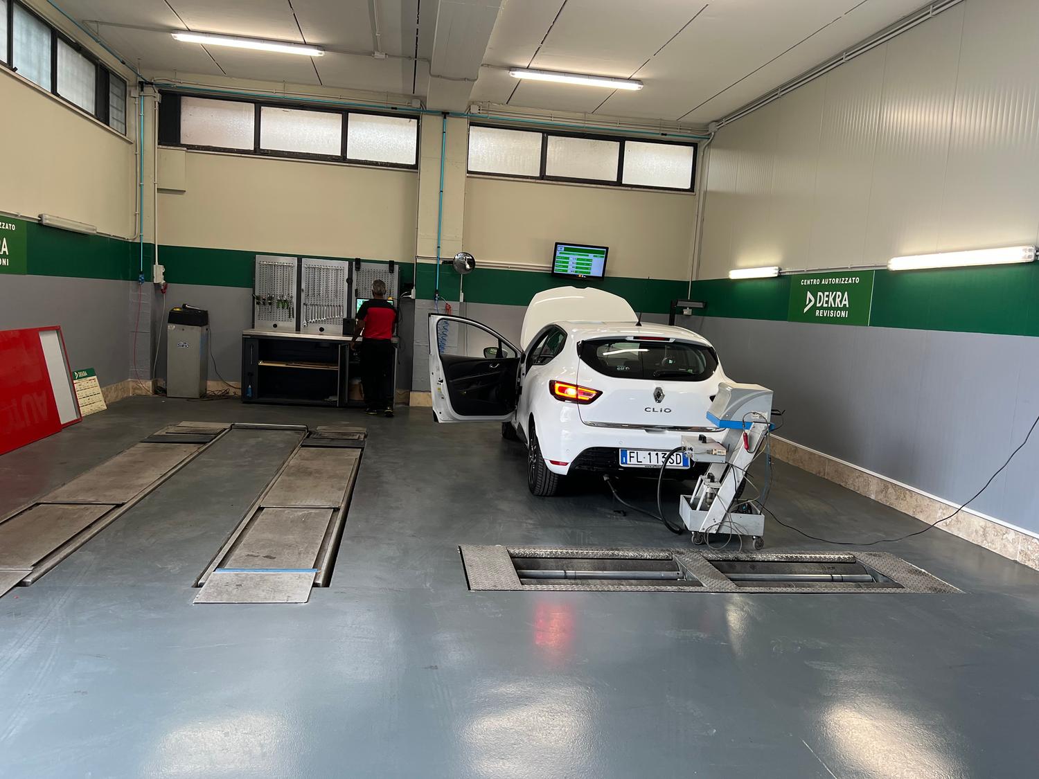 Azienda in vendita: Officina Meccanica /Centro revisioni / Gommista /  a Italia - Officine Meccaniche - Immagine foto 4